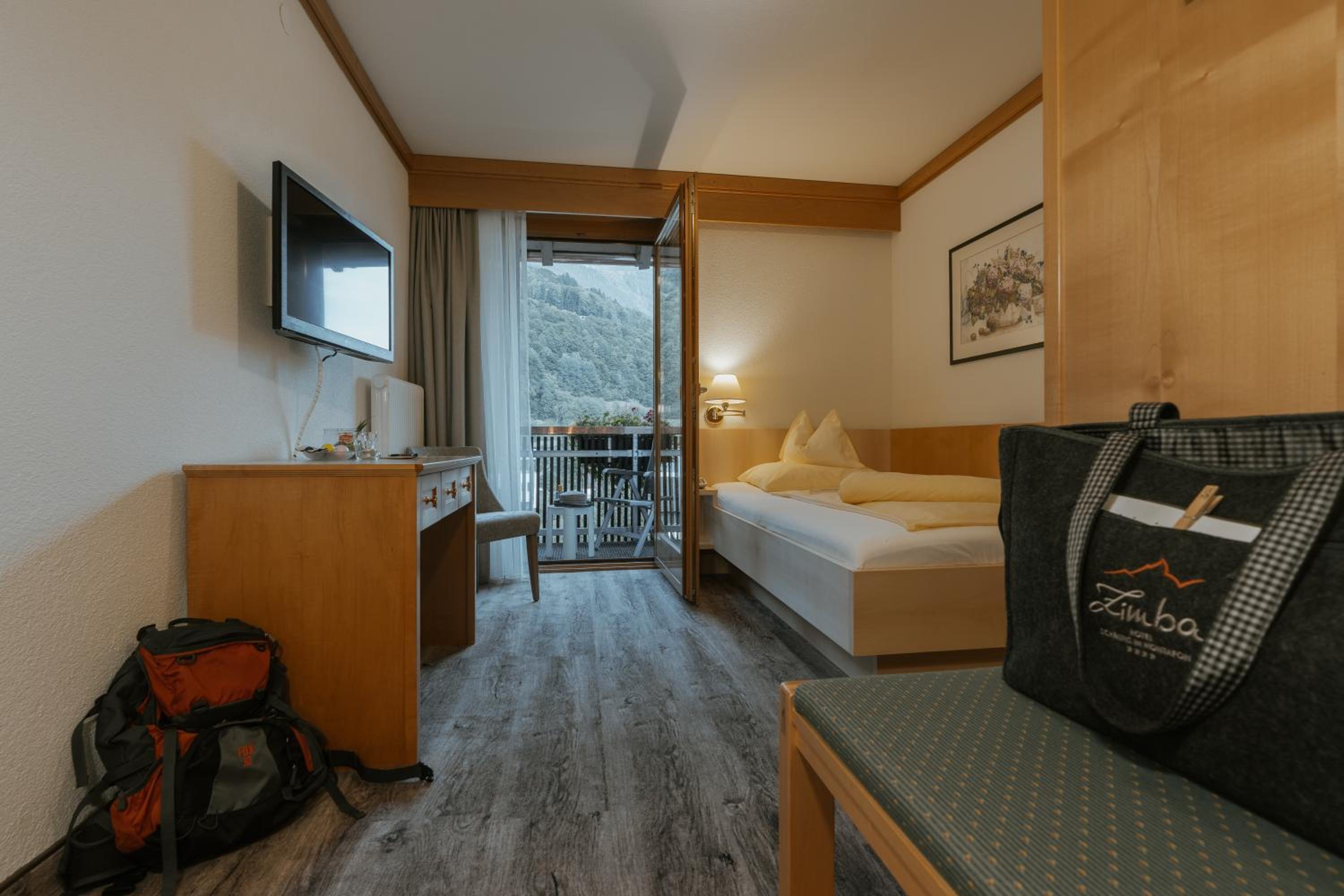Comfort Single Room with Mountain View and Balcony