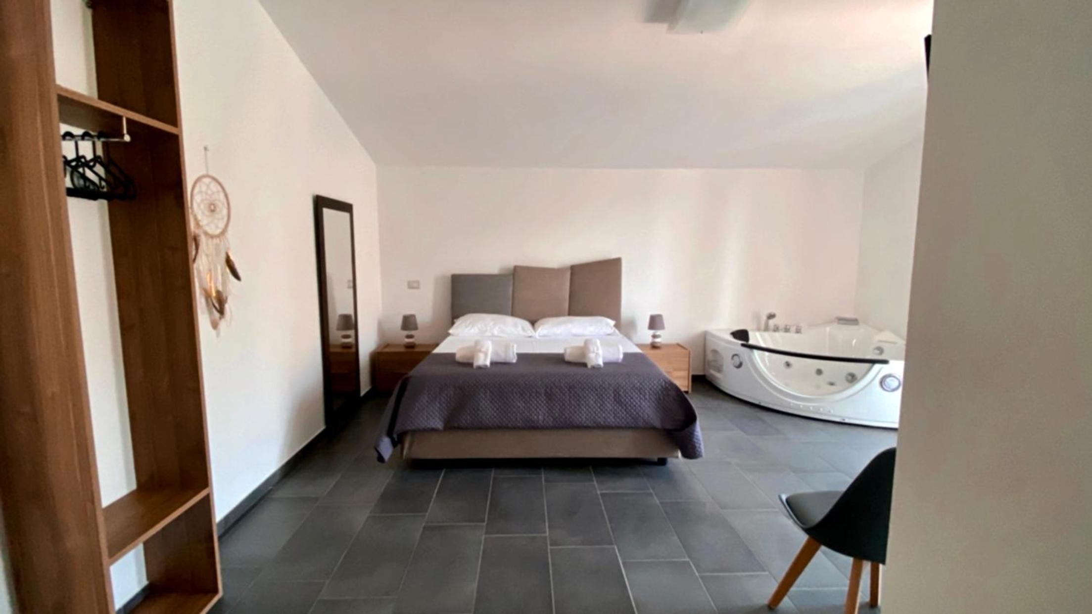 King Suite with Spa Bath photo 2