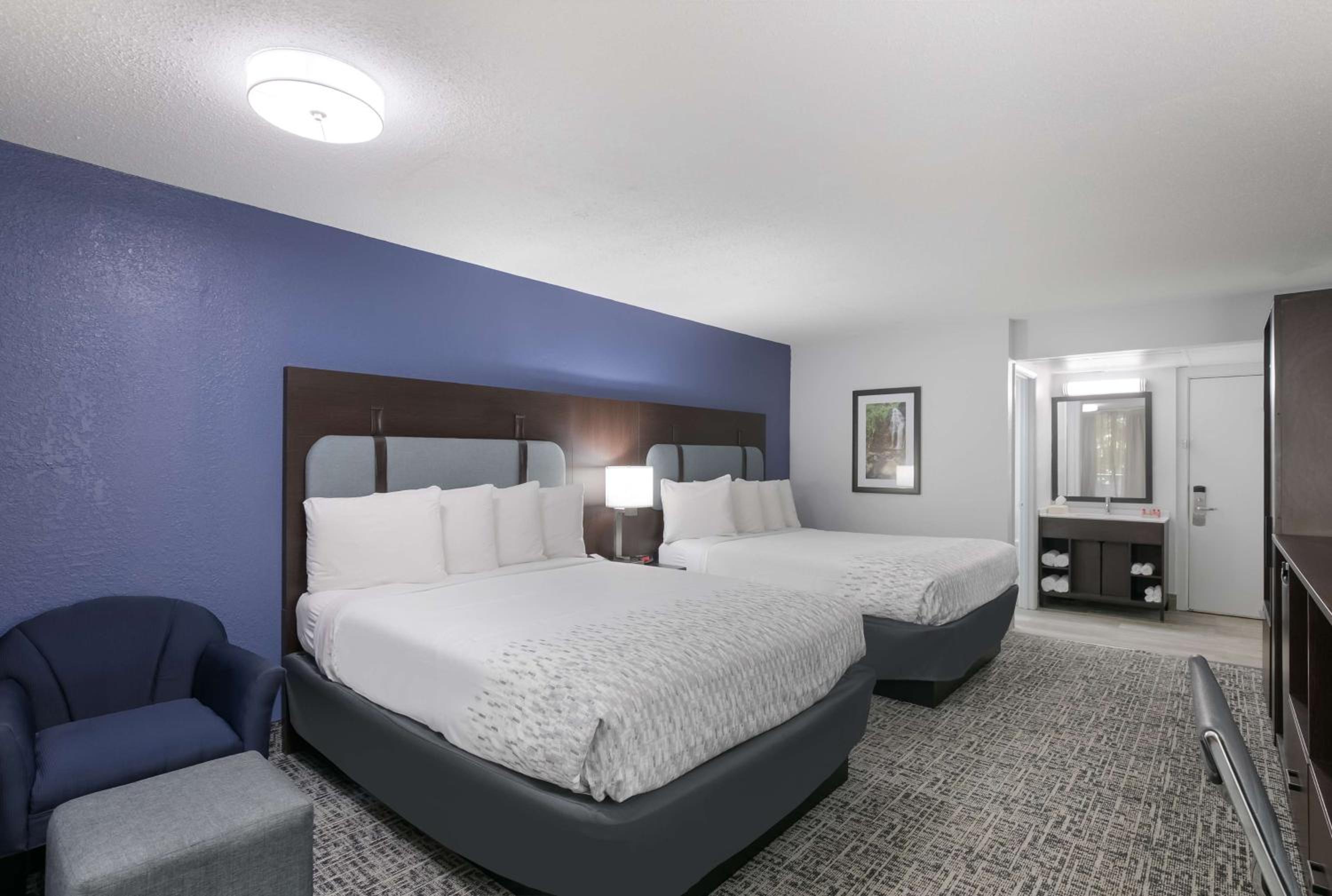 Queen Room with Two Queen Beds with Balcony - Photo 2