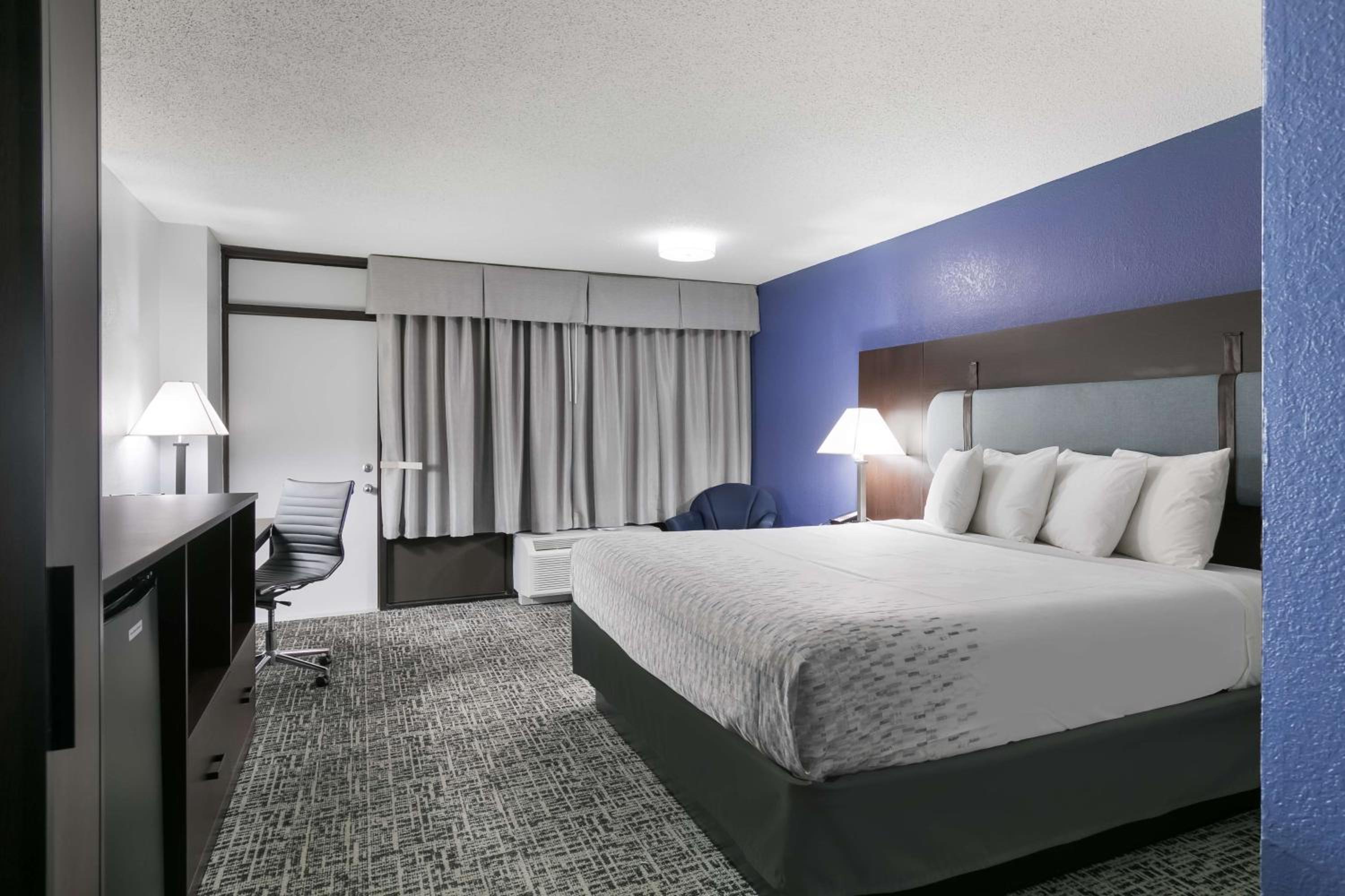 King Room - Disability Access photo 2