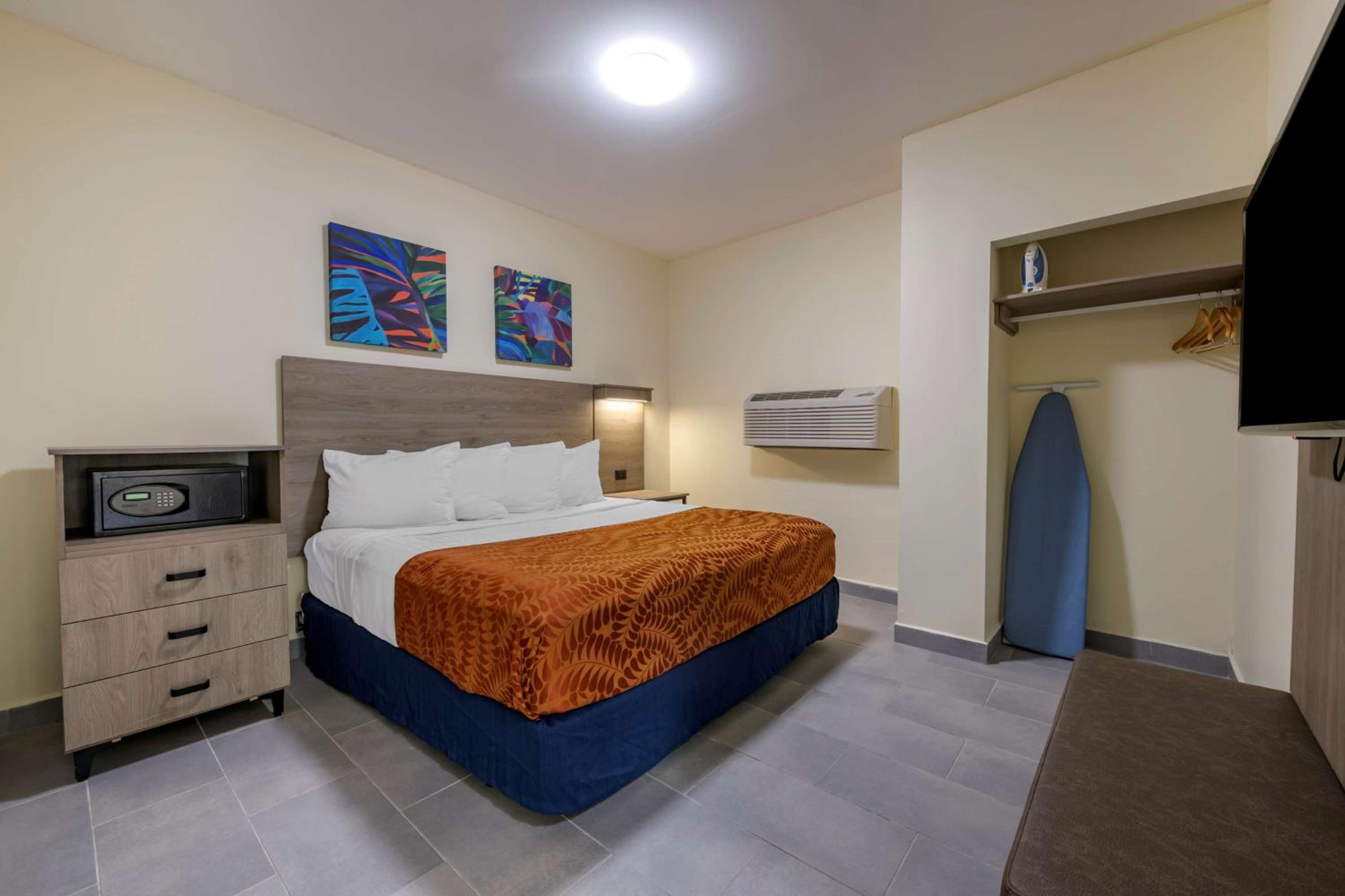 King Room with City View - Photo 1
