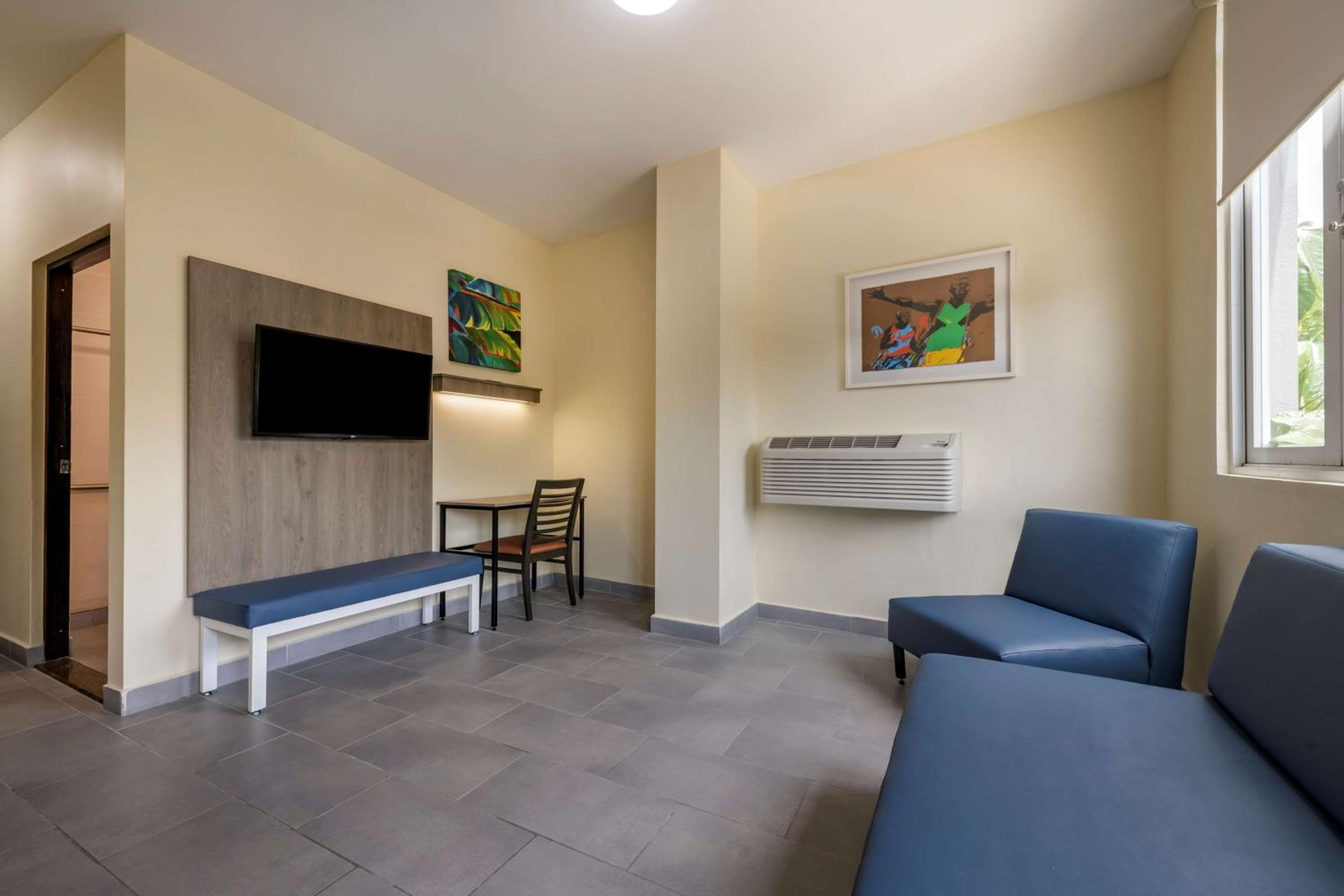 King Room with City View - Photo 6