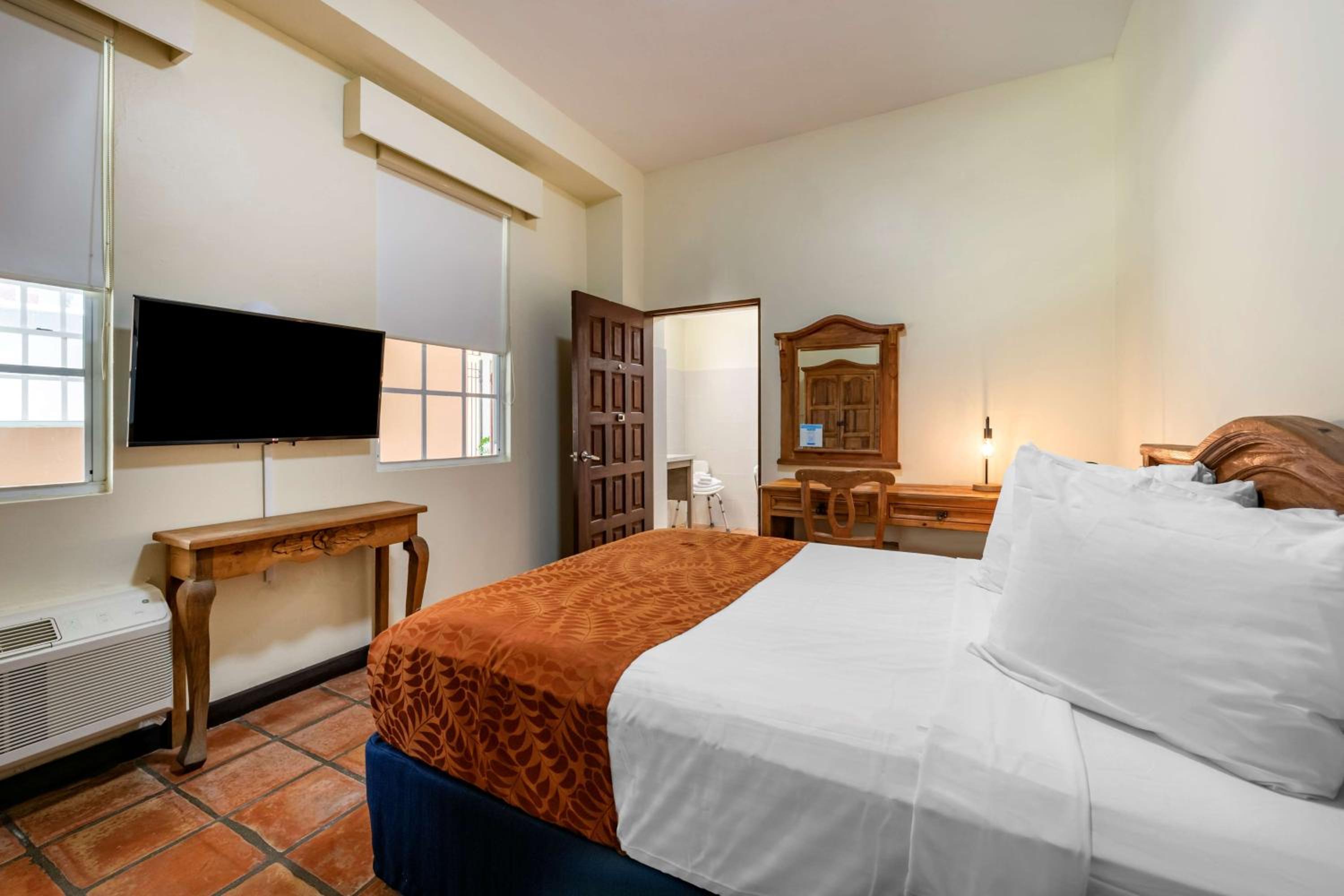 Queen Room - Photo 2