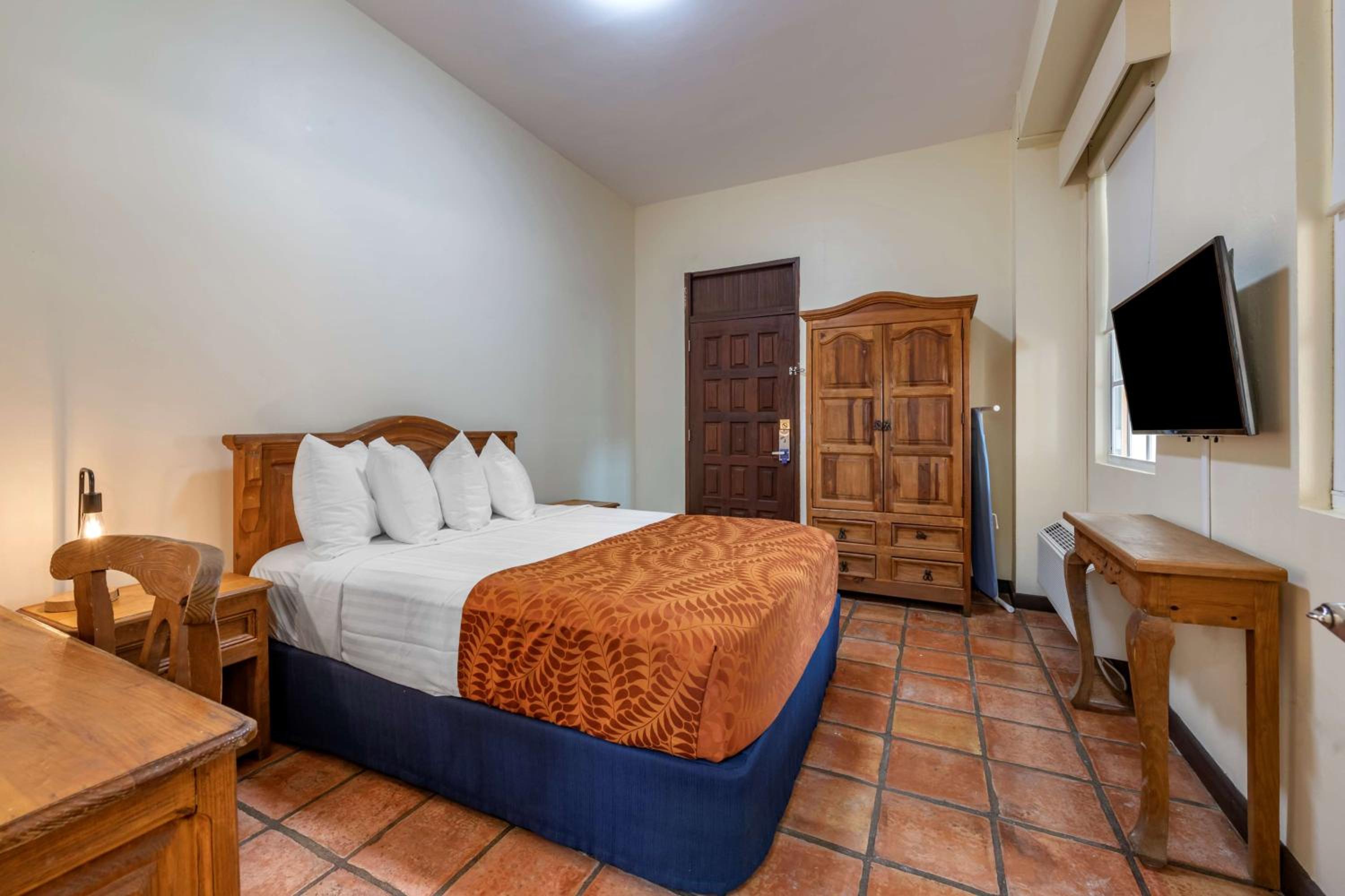 Queen Room - Photo 1