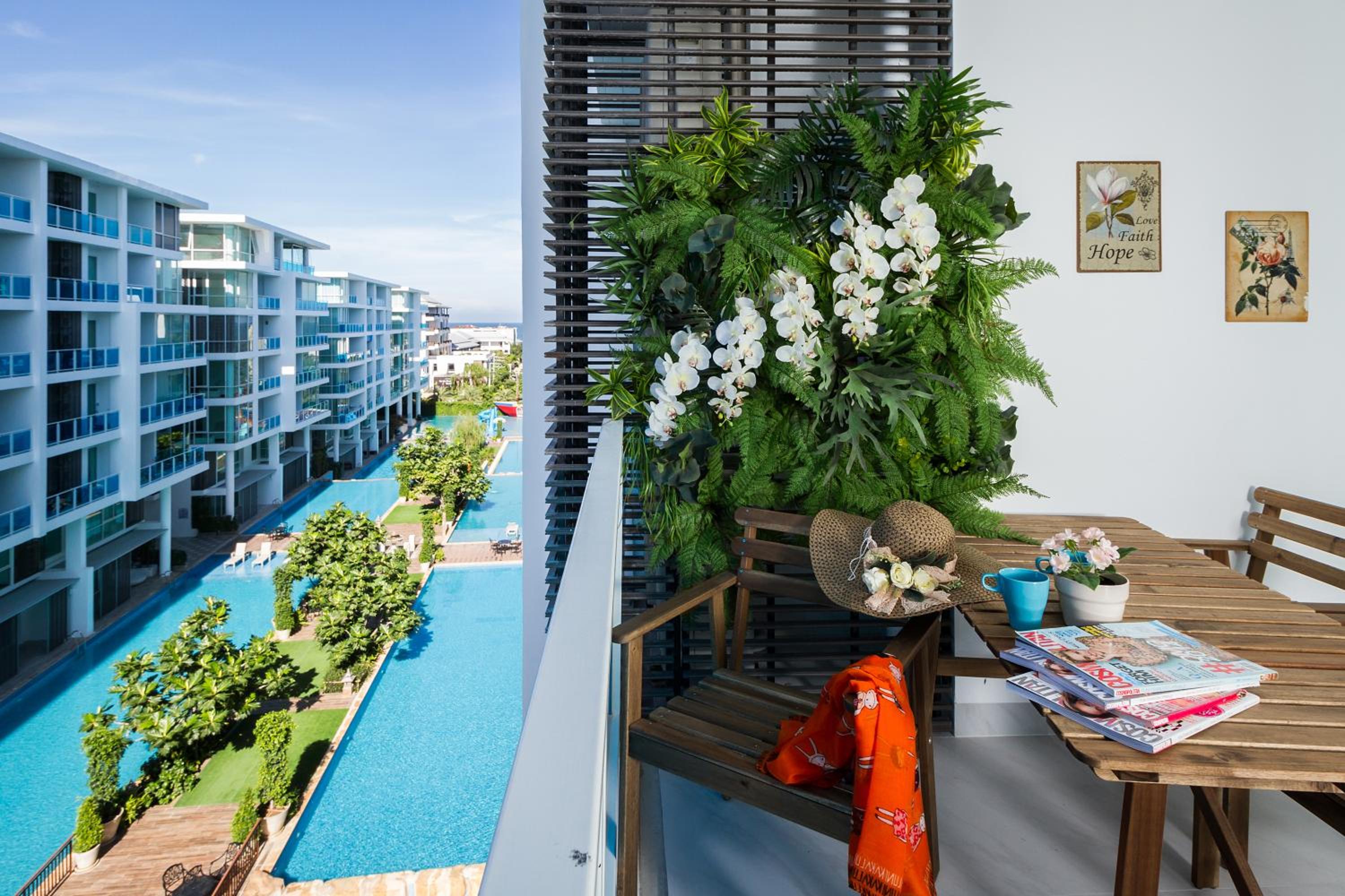 Apartment with Pool View  - Photo 13