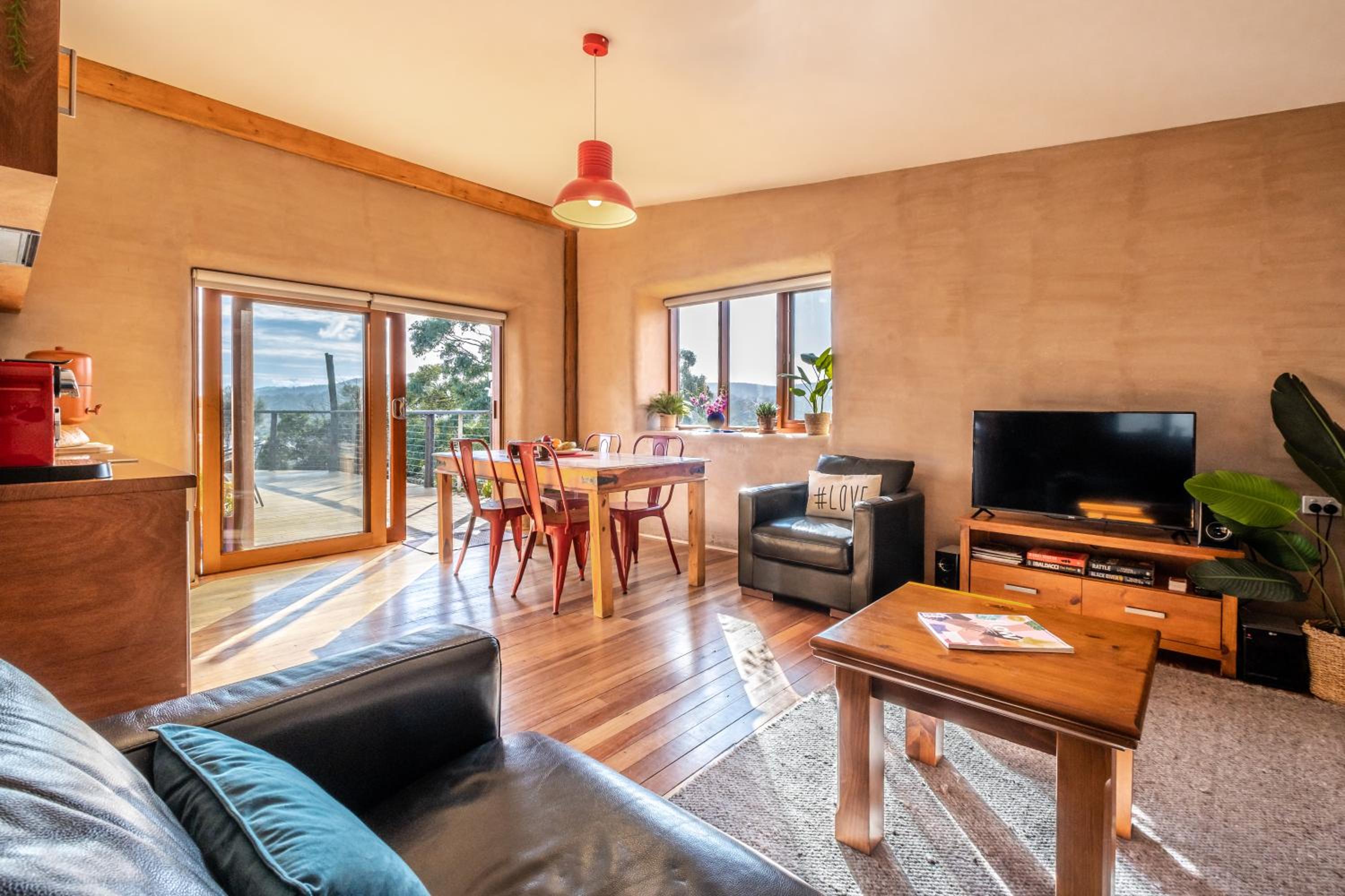 One-Bedroom House photo 1