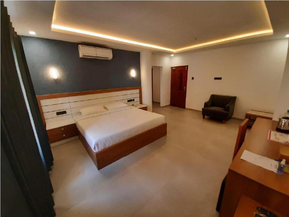 Deluxe Double Room (2 Adults + 1 Child)
