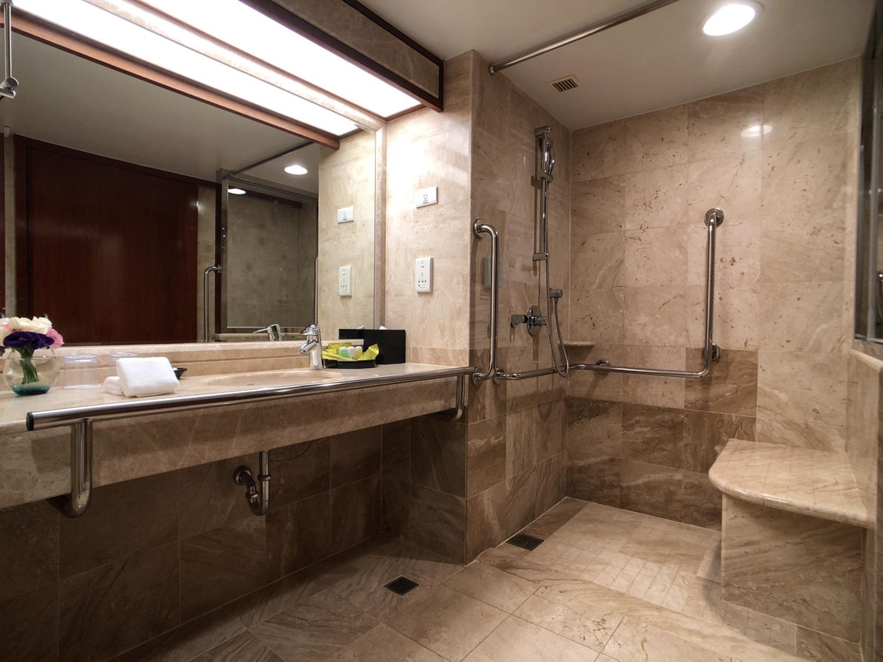 Twin Room - Disability Access - Photo 3