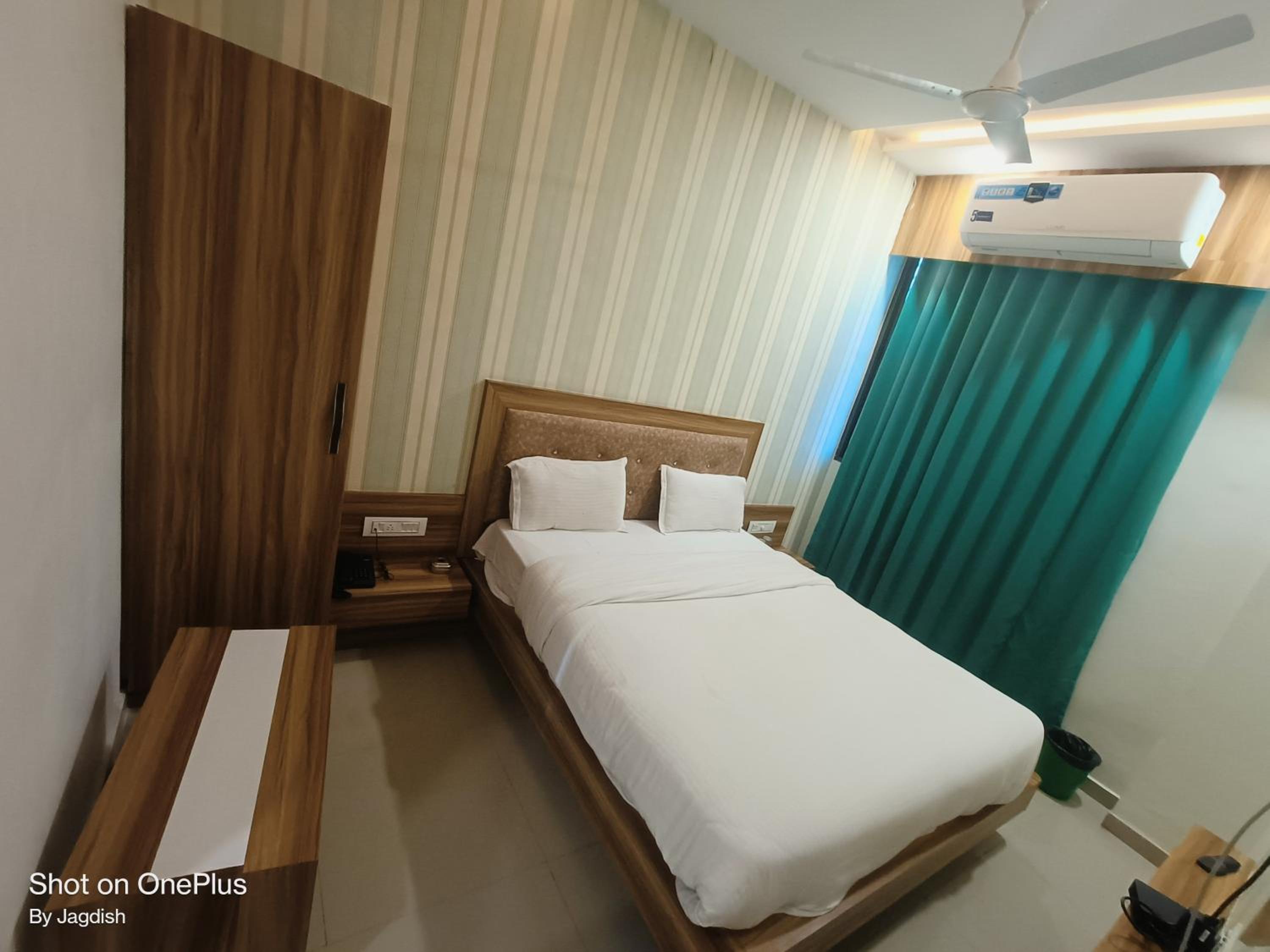 Deluxe Double Room photo 2