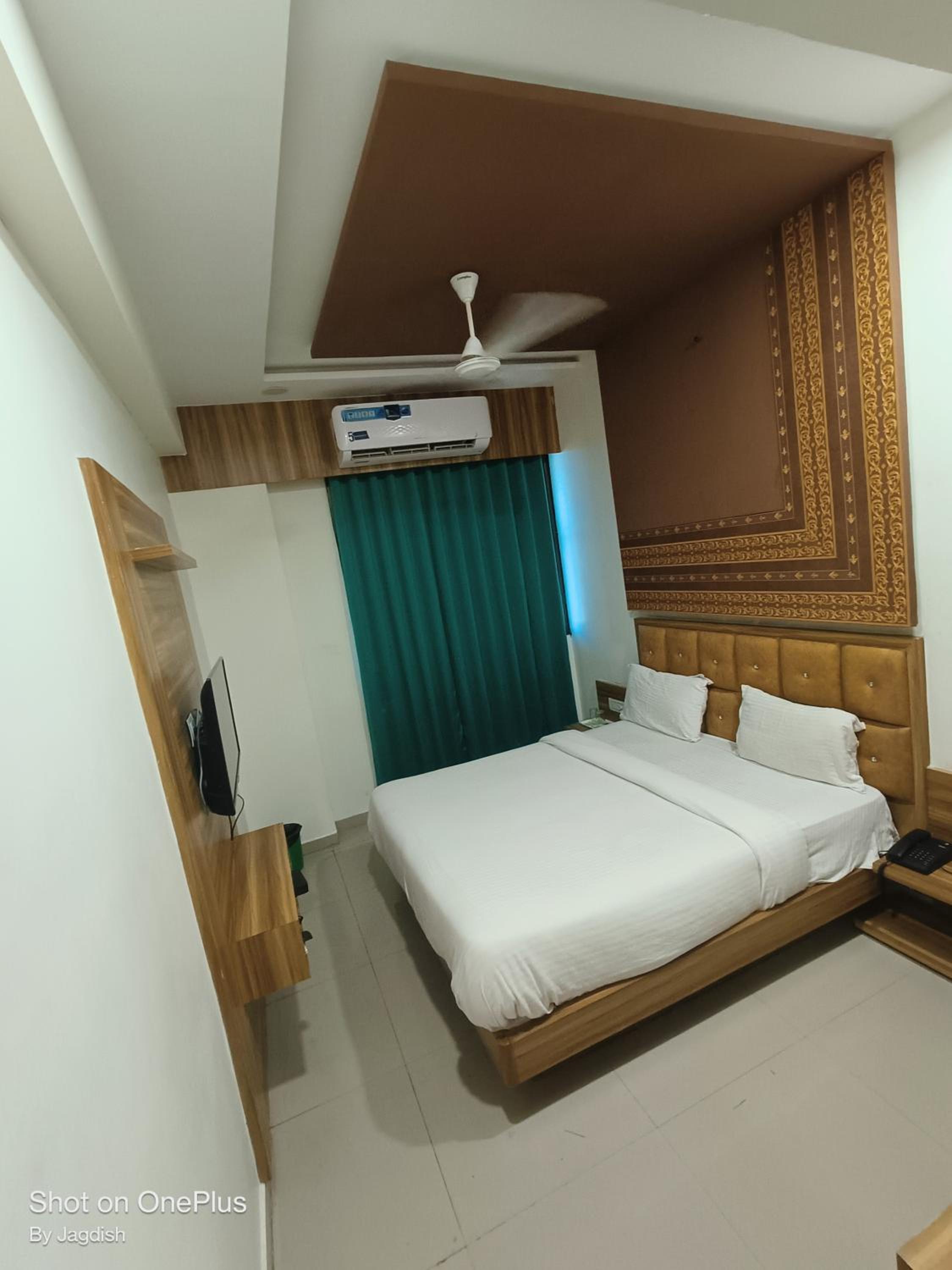 Deluxe Double Room photo 3