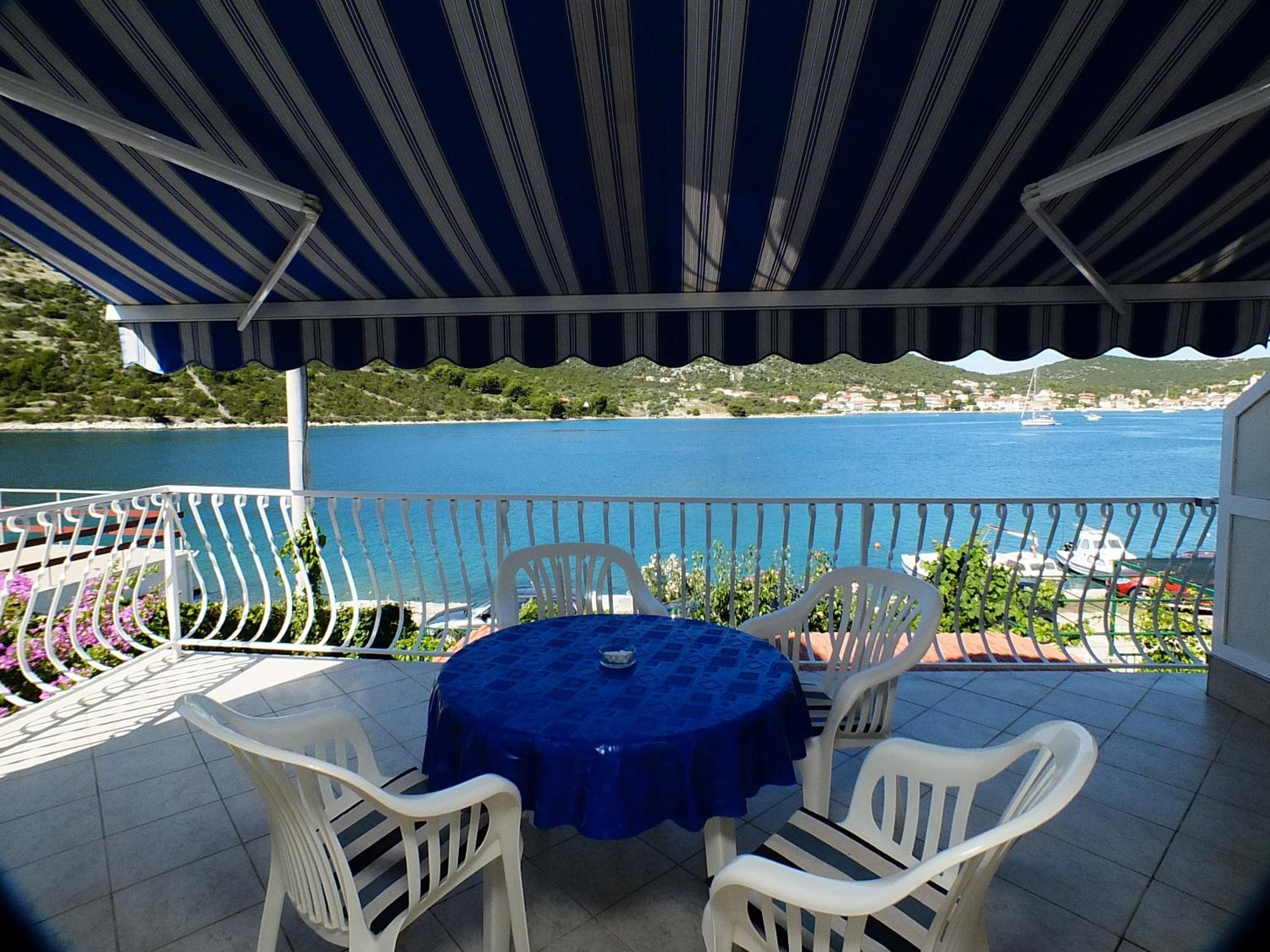 Two-Bedroom Apartment with Terrace and Sea View photo 3