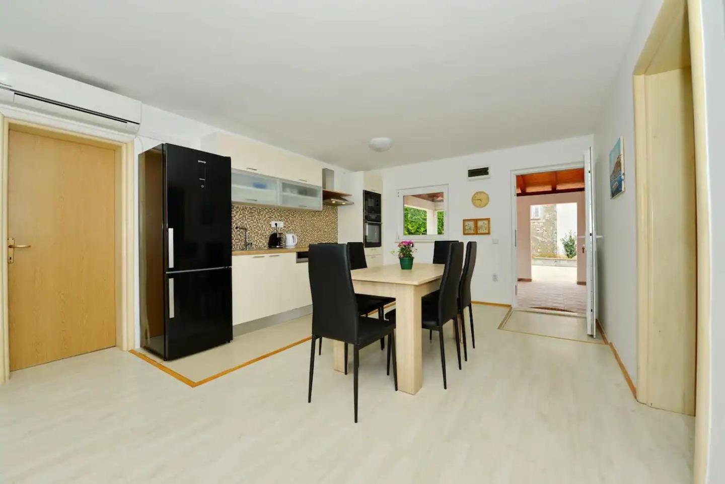 Two-Bedroom Apartment With Terrace photo 3