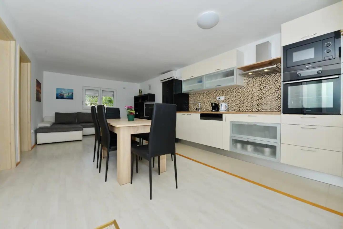 Two-Bedroom Apartment With Terrace photo 2