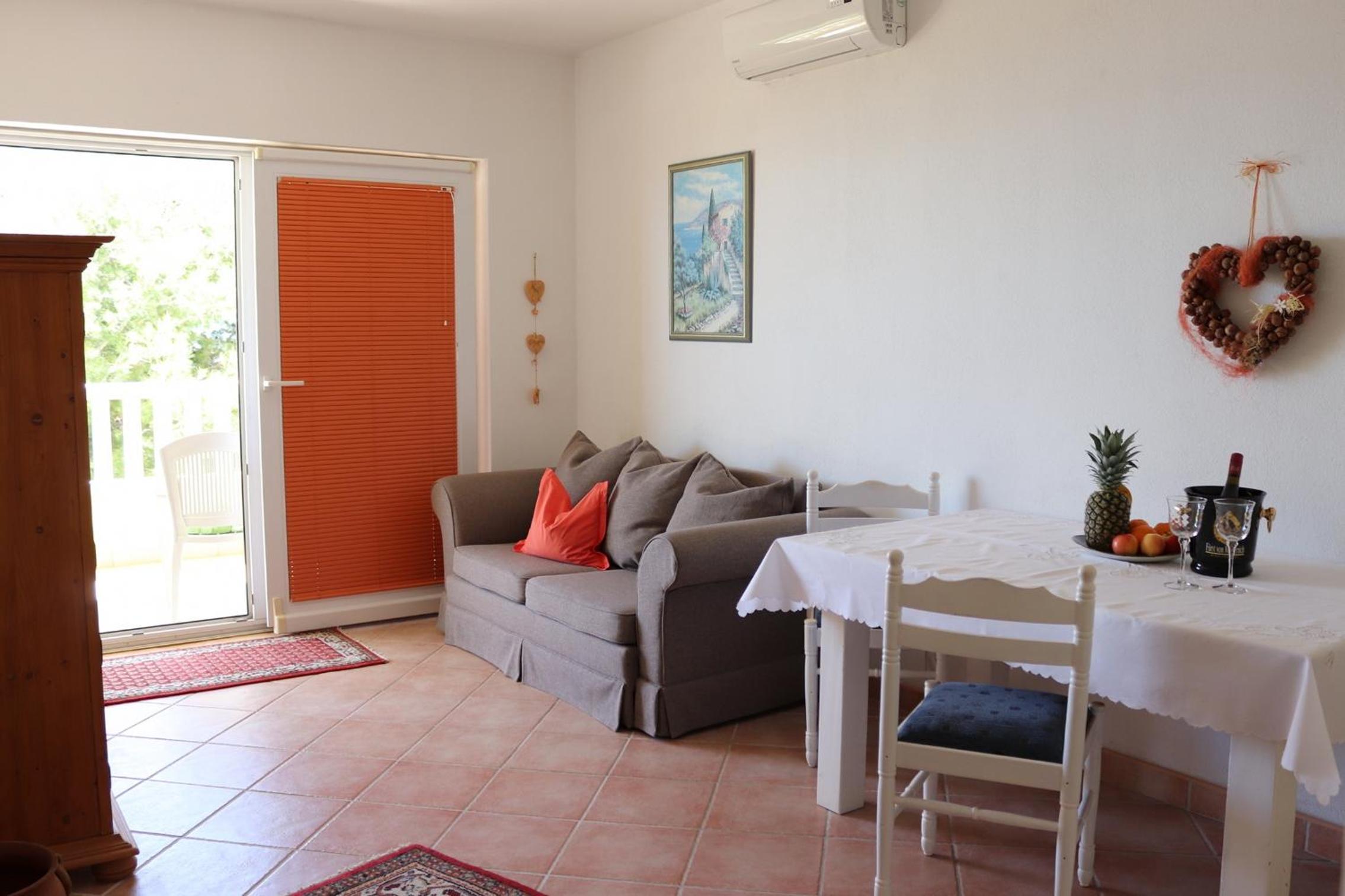 One-Bedroom Apartment With Balcony And Sea View