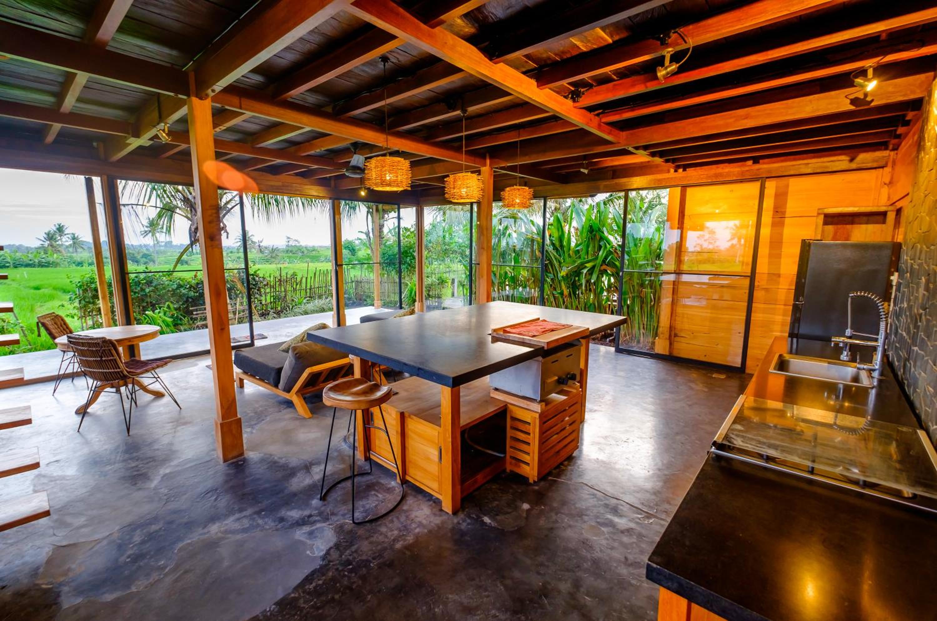 King Room with Pool View - Photo 9