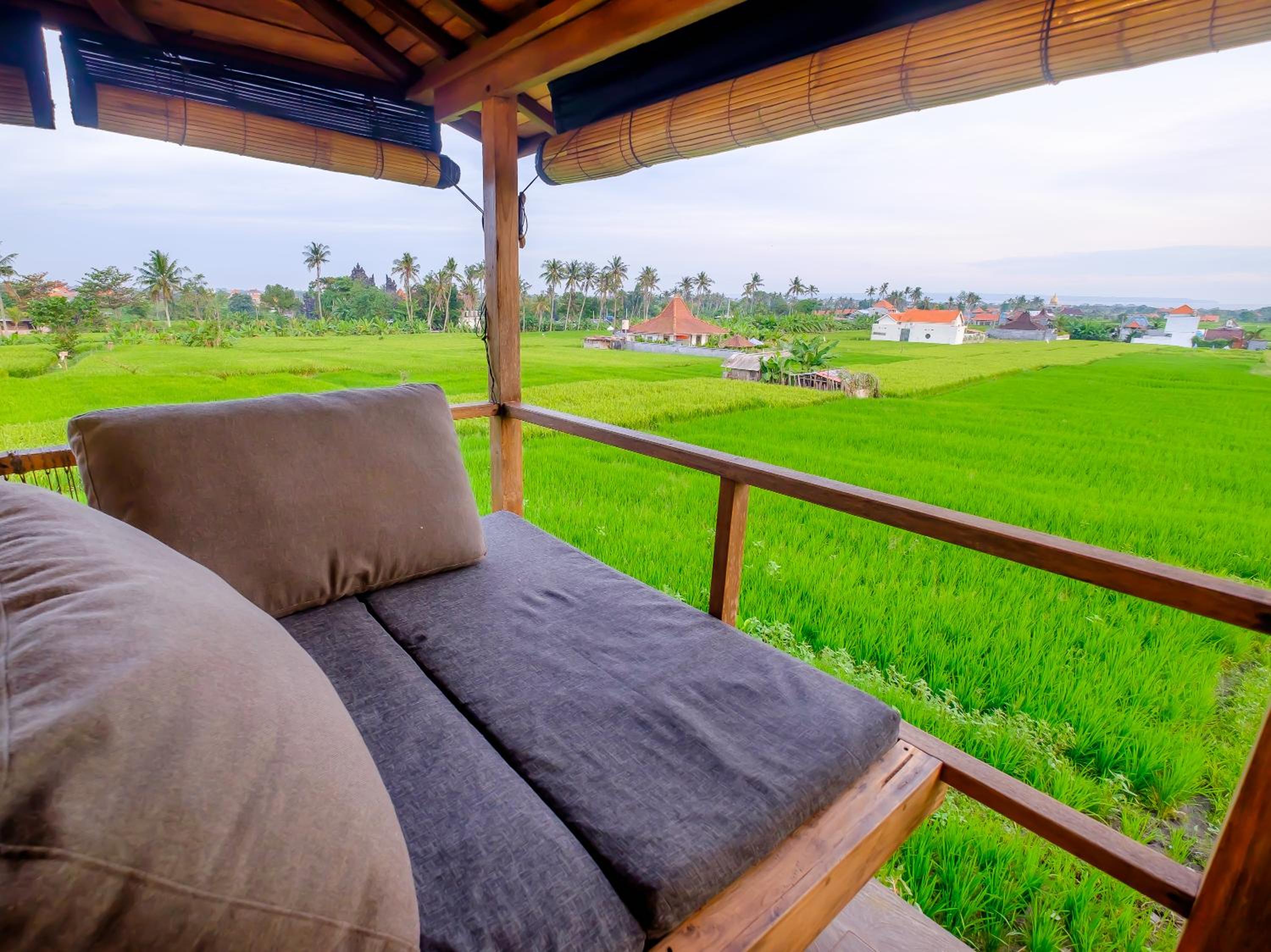 King Room with Pool View - Photo 12