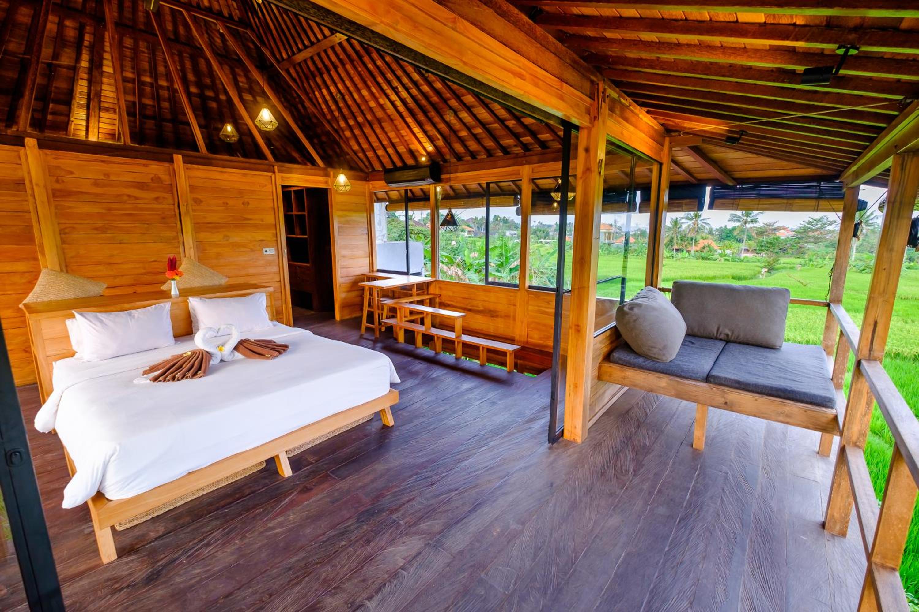 King Room with Pool View - Photo 8