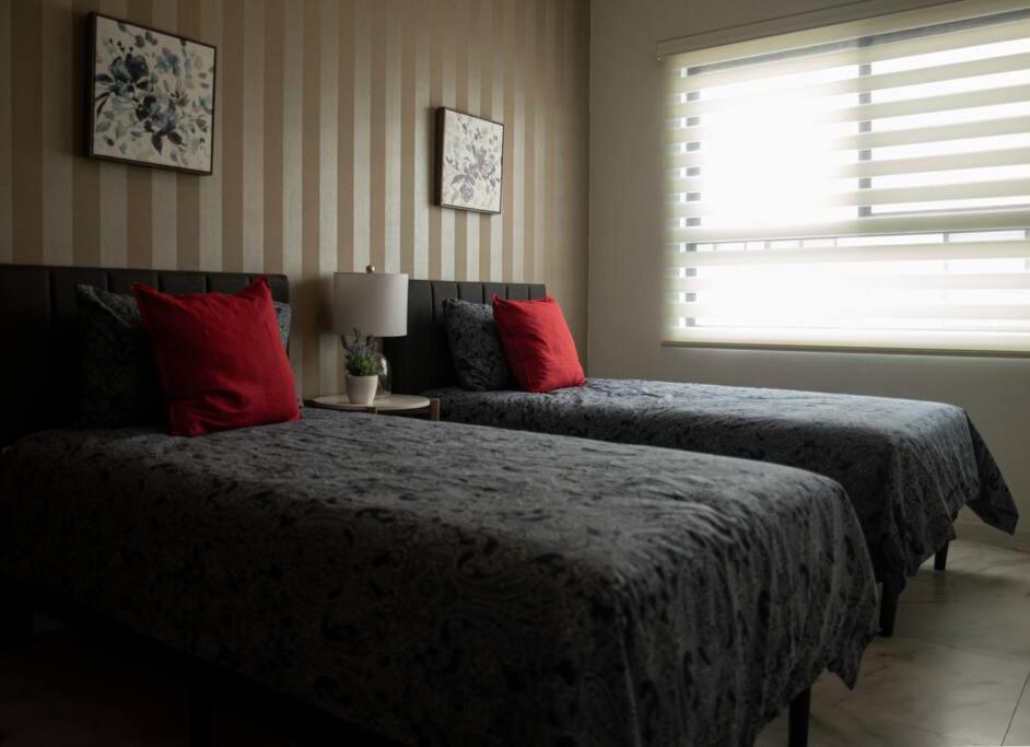 Three-Bedroom House photo 3