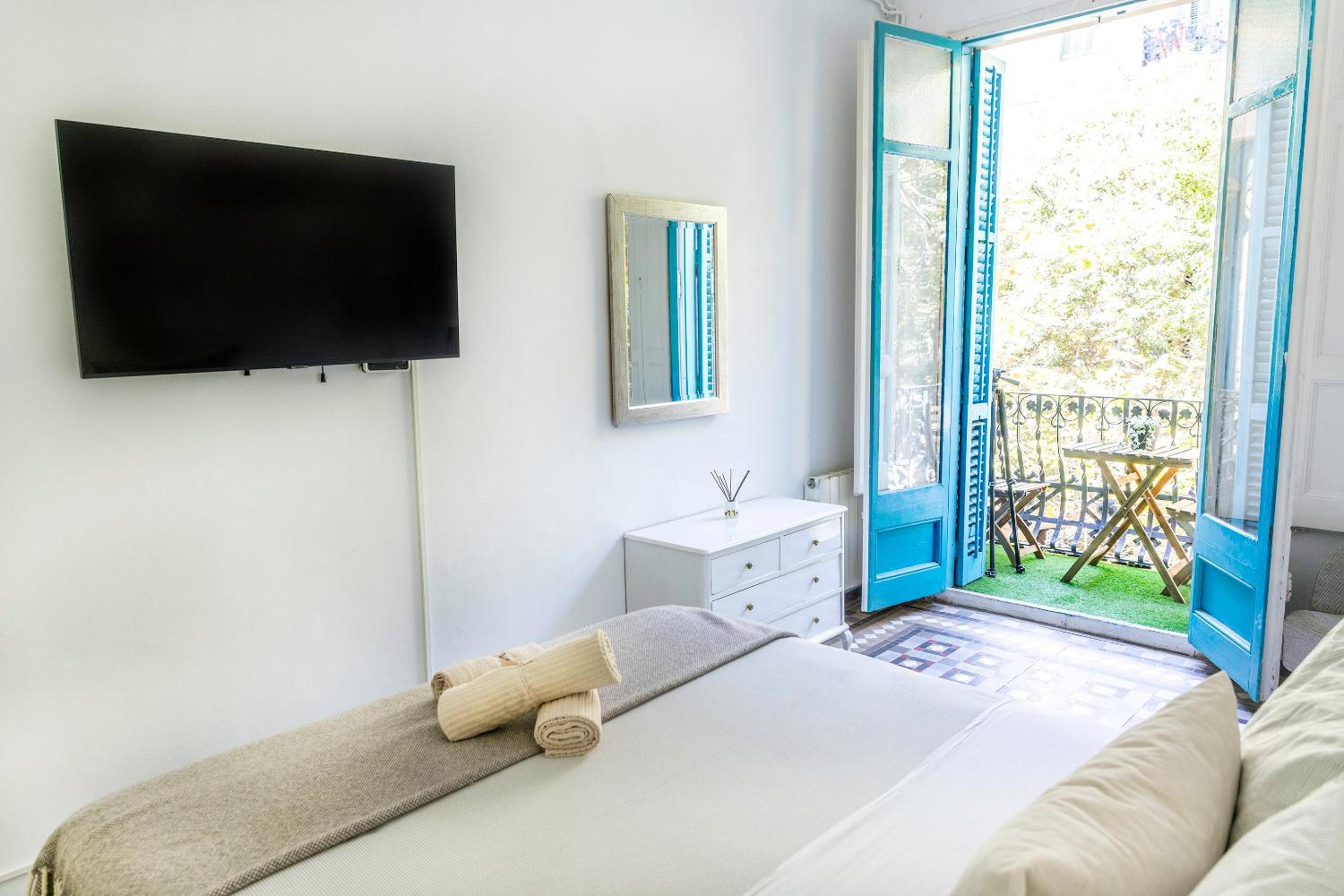 Deluxe Double Room with Balcony photo 2