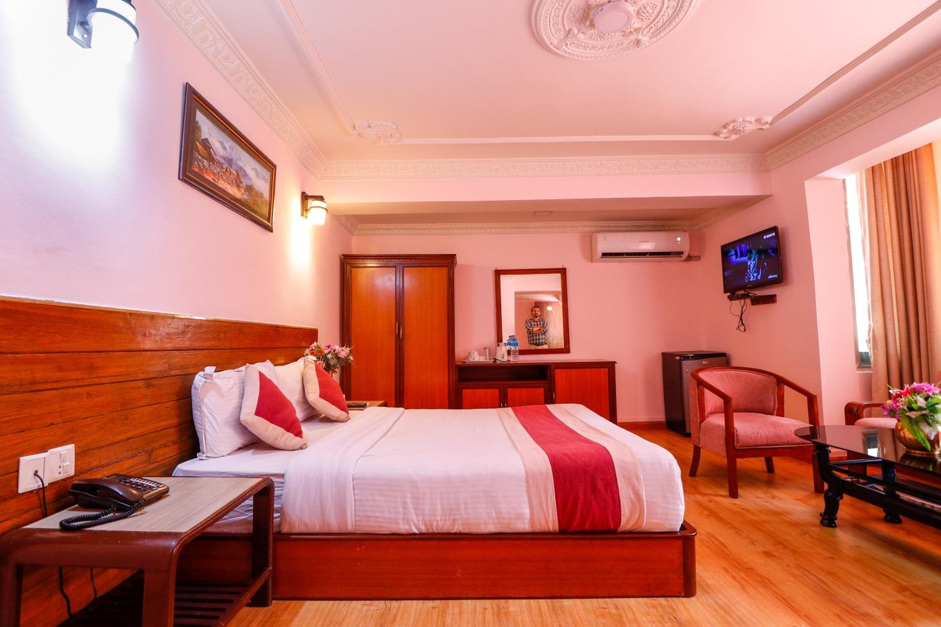 Deluxe King Room photo 1