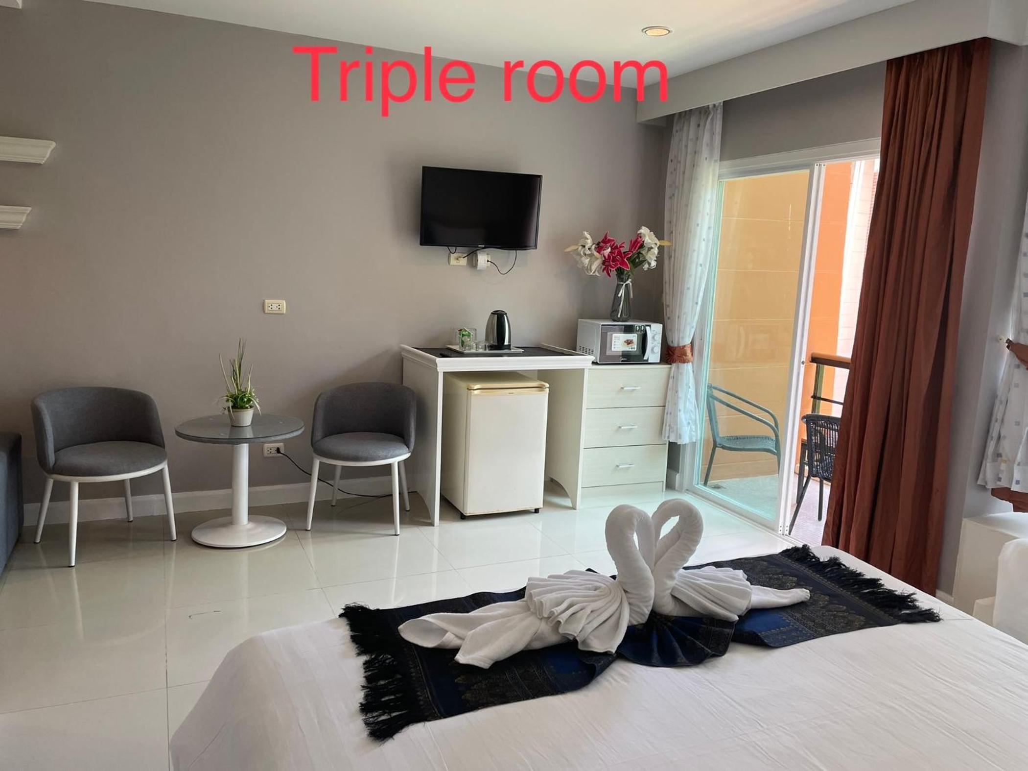 Triple Room with Pool View photo 3
