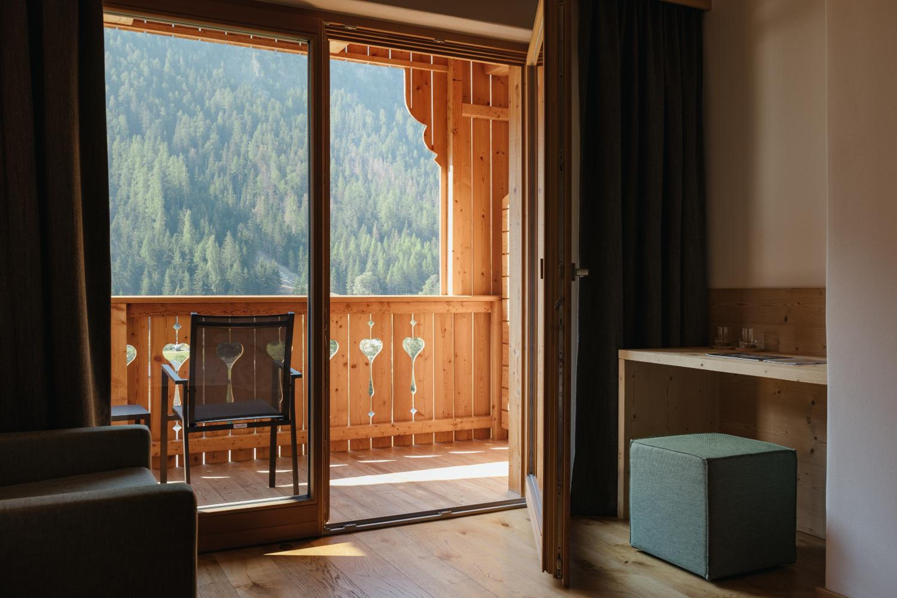Standard Double or Twin Room with Balcony - Photo 4