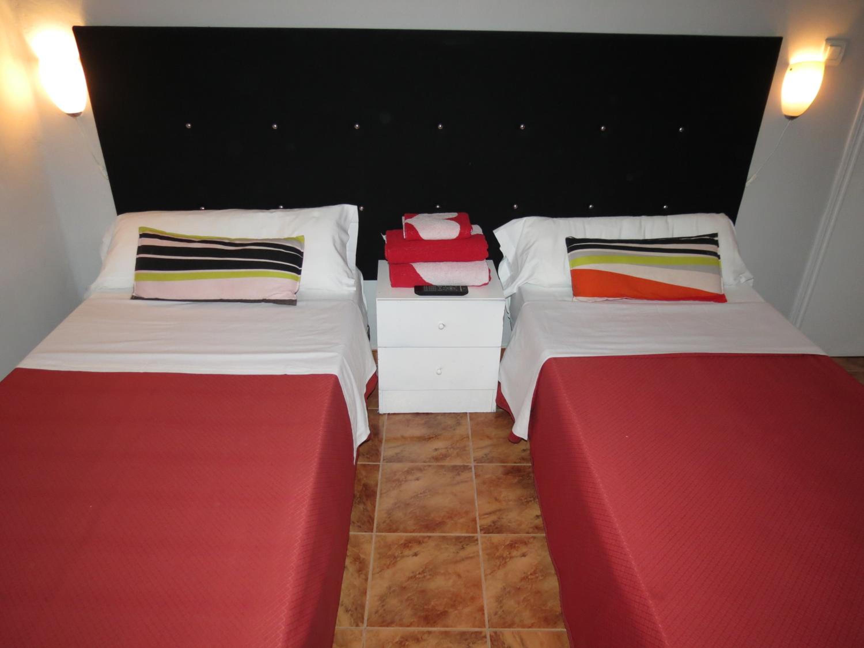 Double Room with Private Bathroom - Photo 3