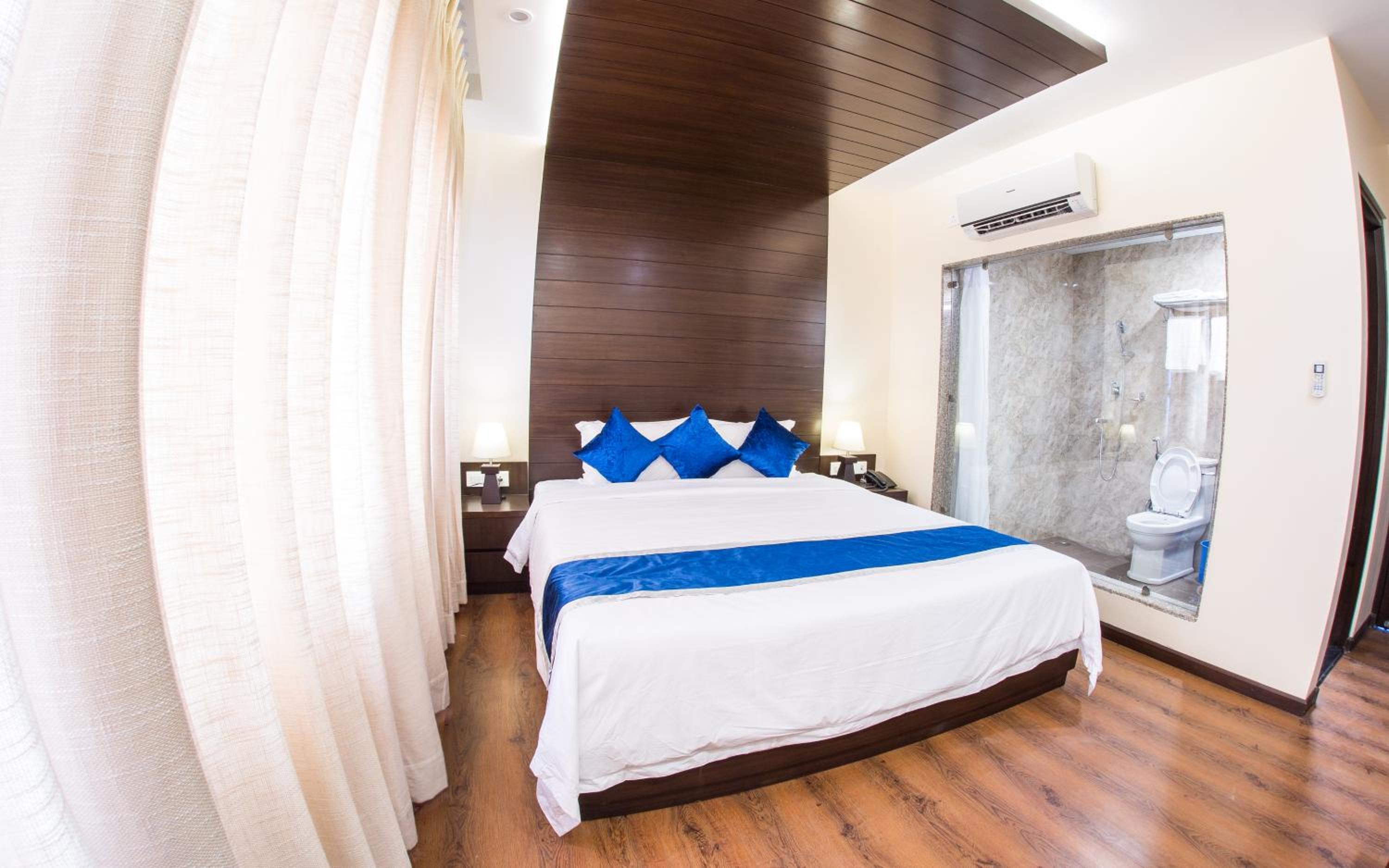 Deluxe Double or Twin Room with City View
