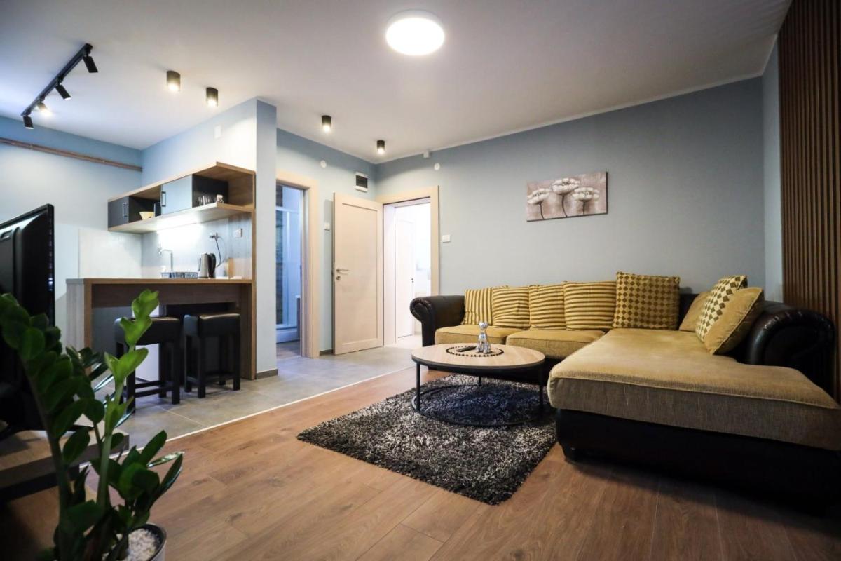 Apartment photo 2
