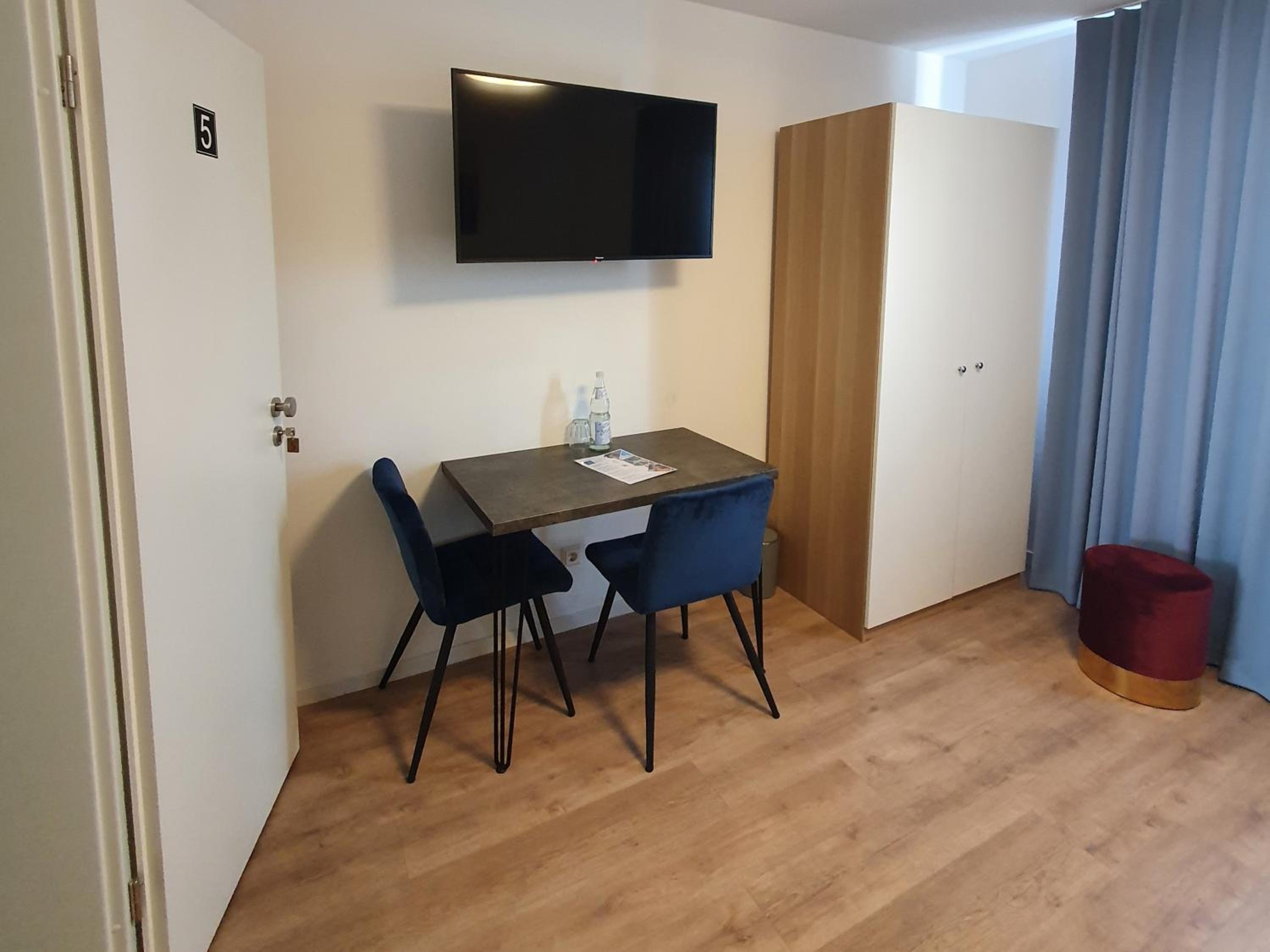 Double or Twin Room with Shared Bathroom photo 3
