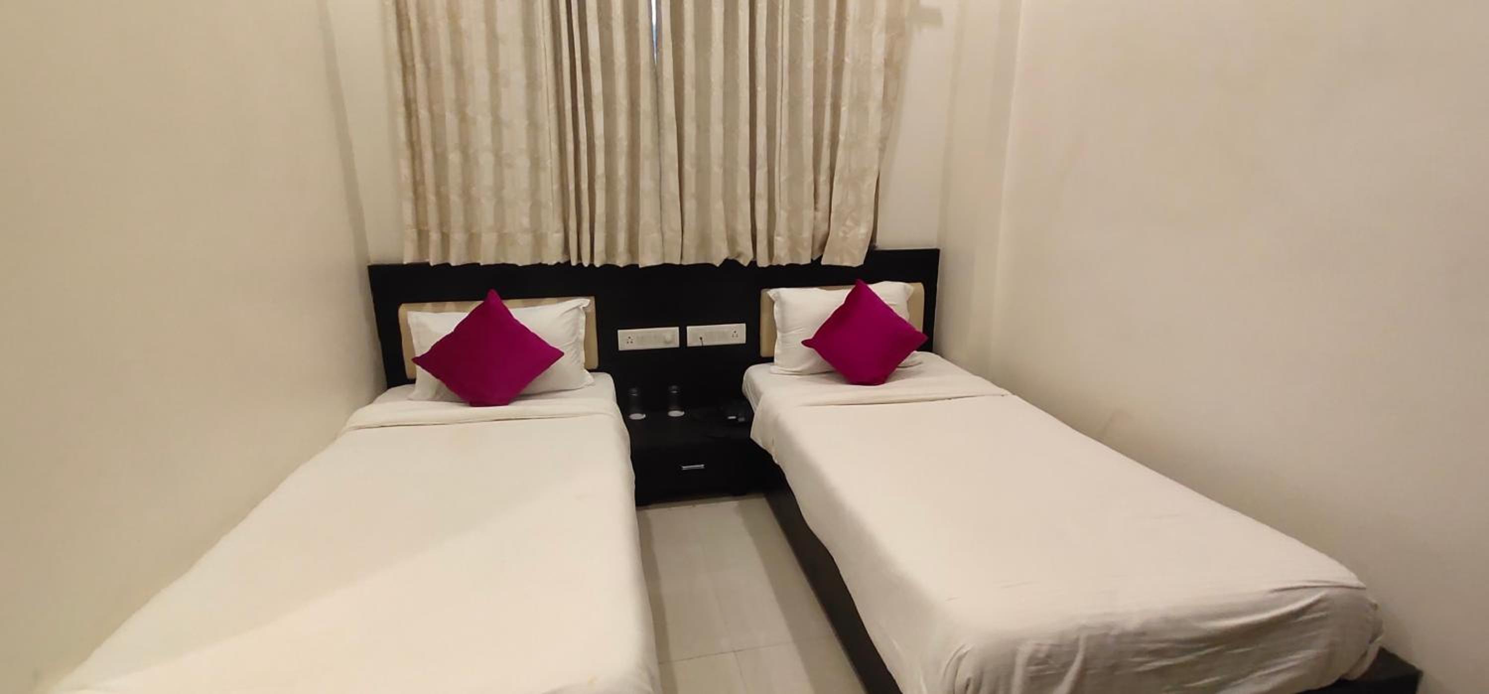 Standard Twin Room - Photo 1