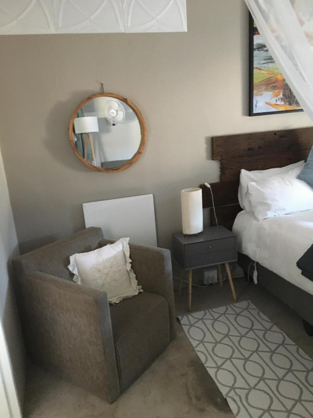 Deluxe Queen Suite - Photo 10