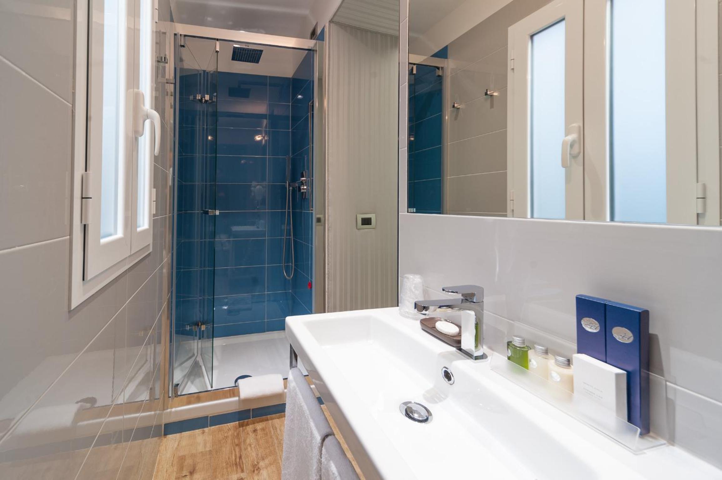 Standard Double or Twin Room photo 2