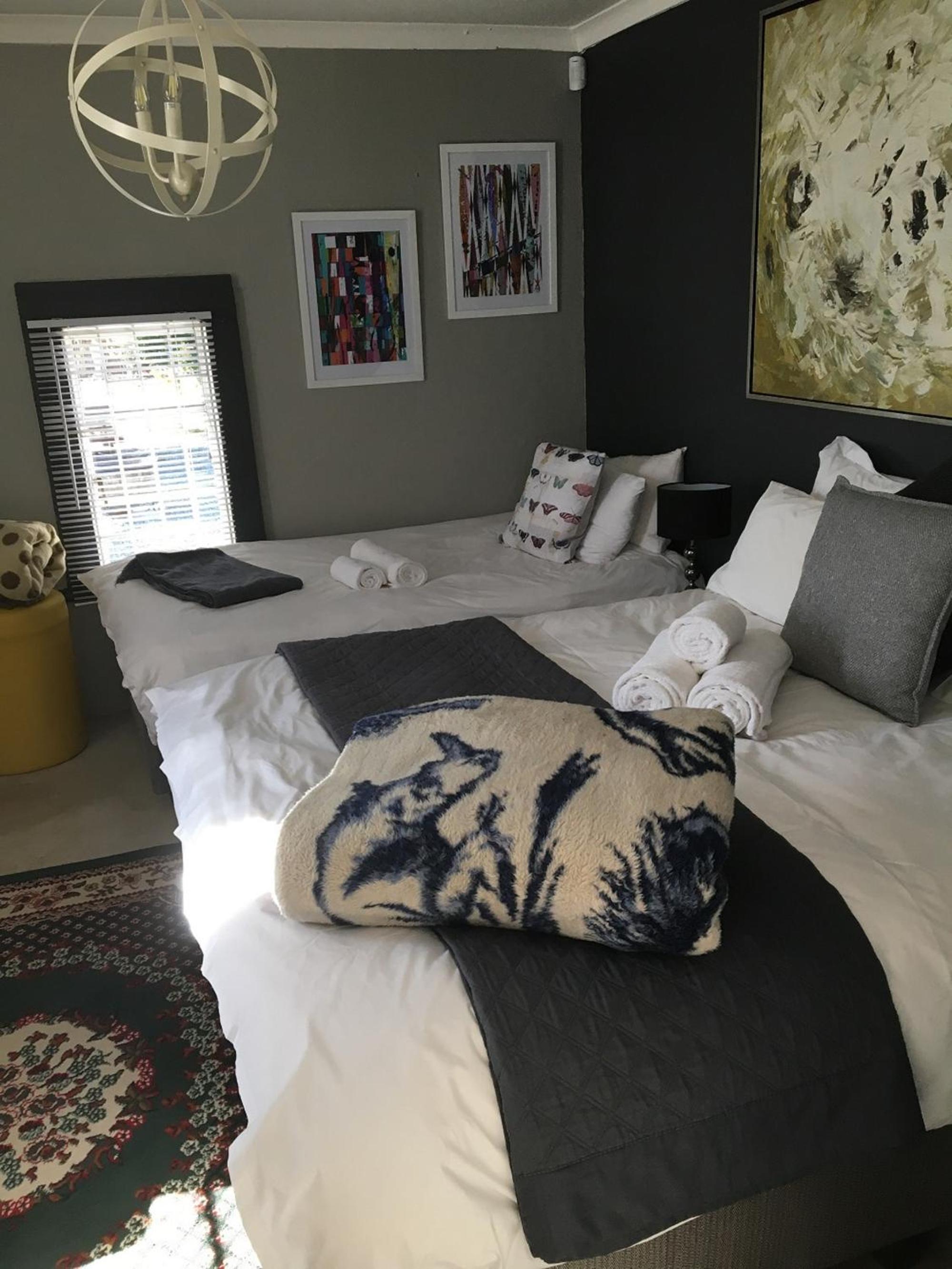 Deluxe Queen Suite - Photo 10