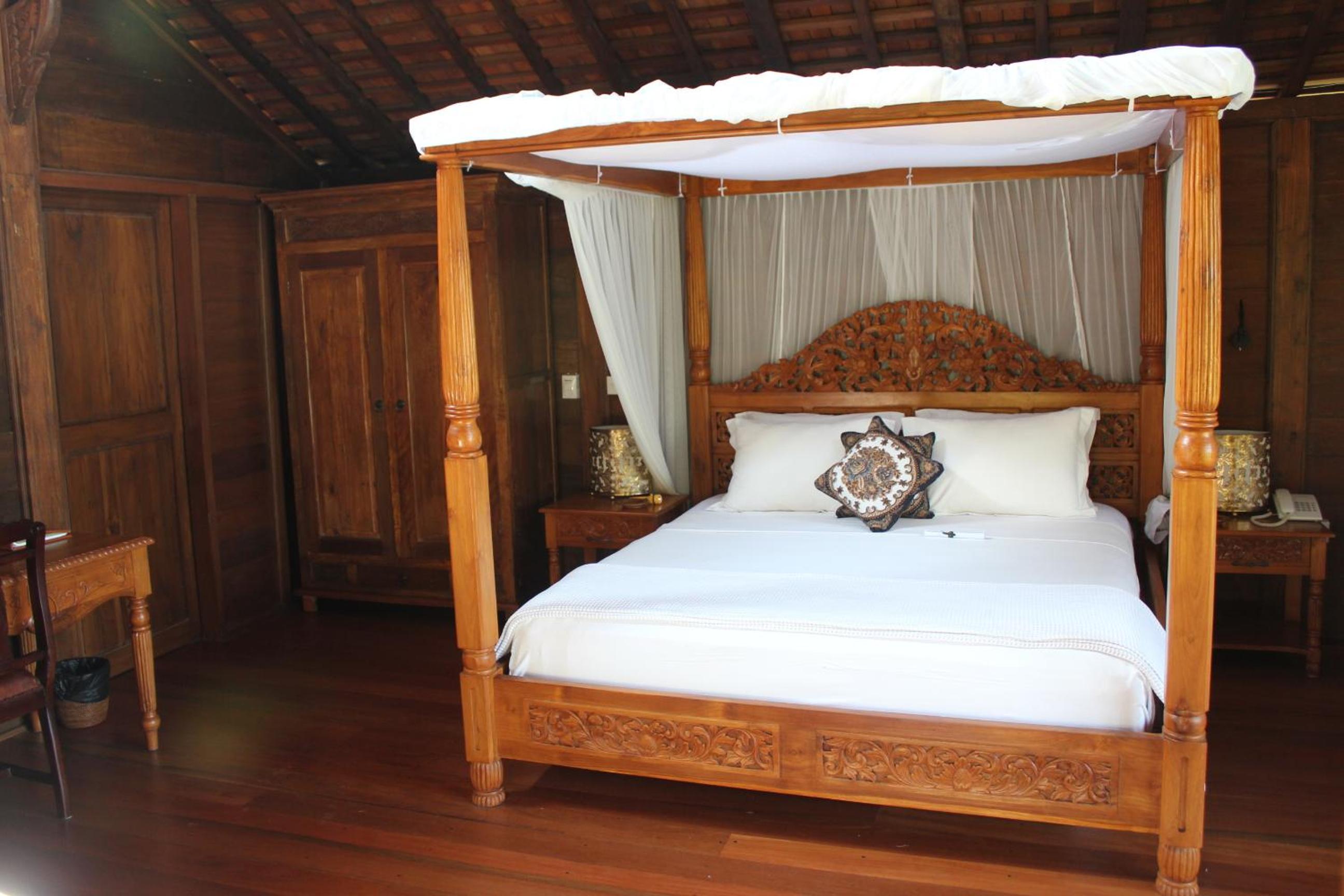 Classic Villa With Petanu River View