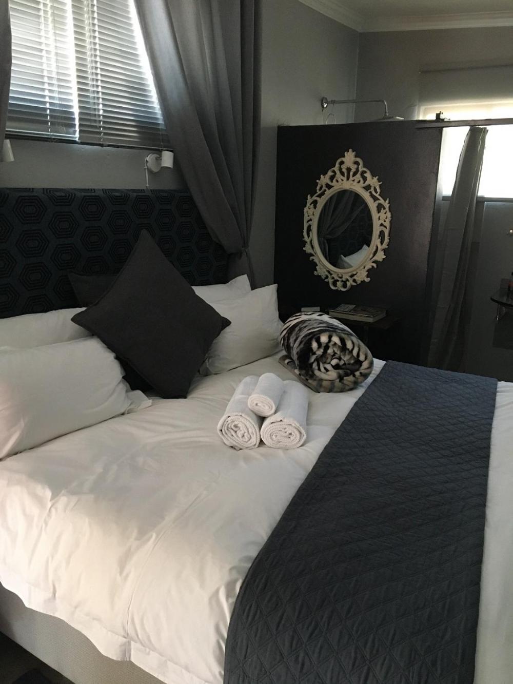 Deluxe King Room - Photo 5