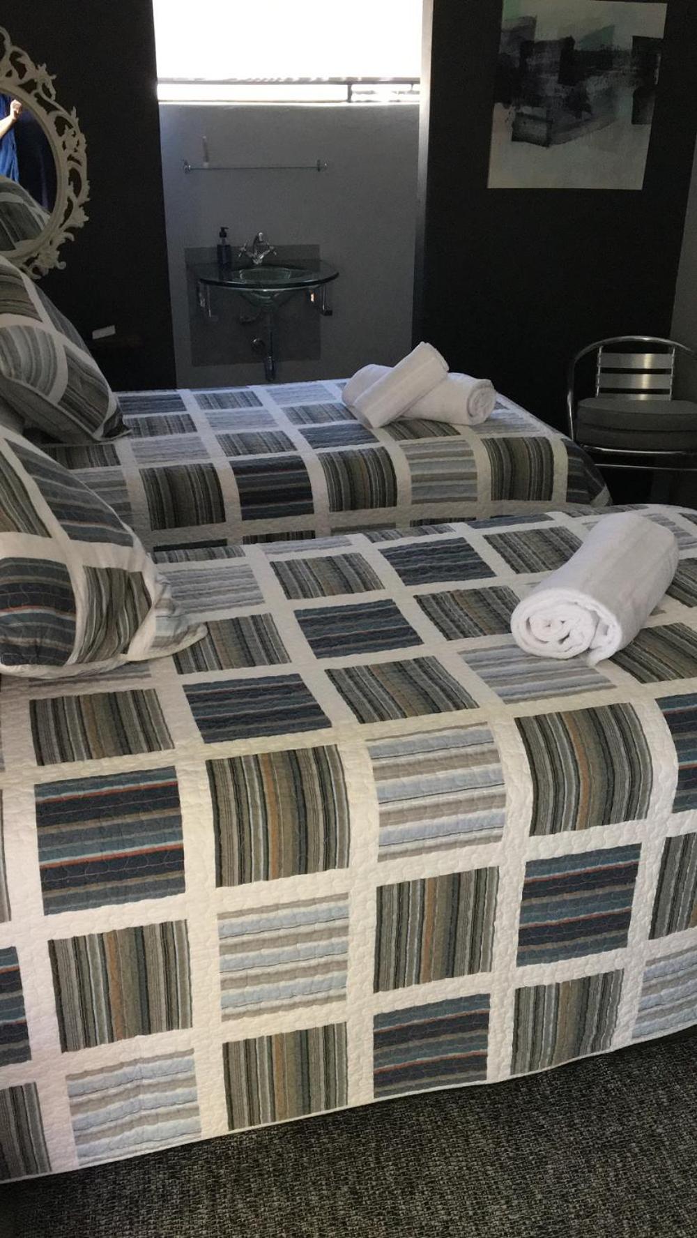 Deluxe King Room - Photo 6