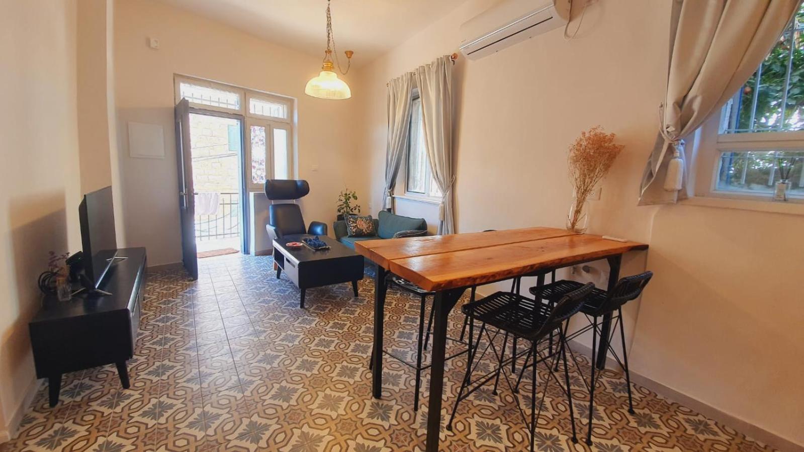 One-Bedroom Apartment - Photo 1