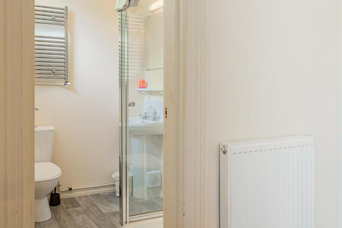 Double Room with Private Bathroom - Photo 3