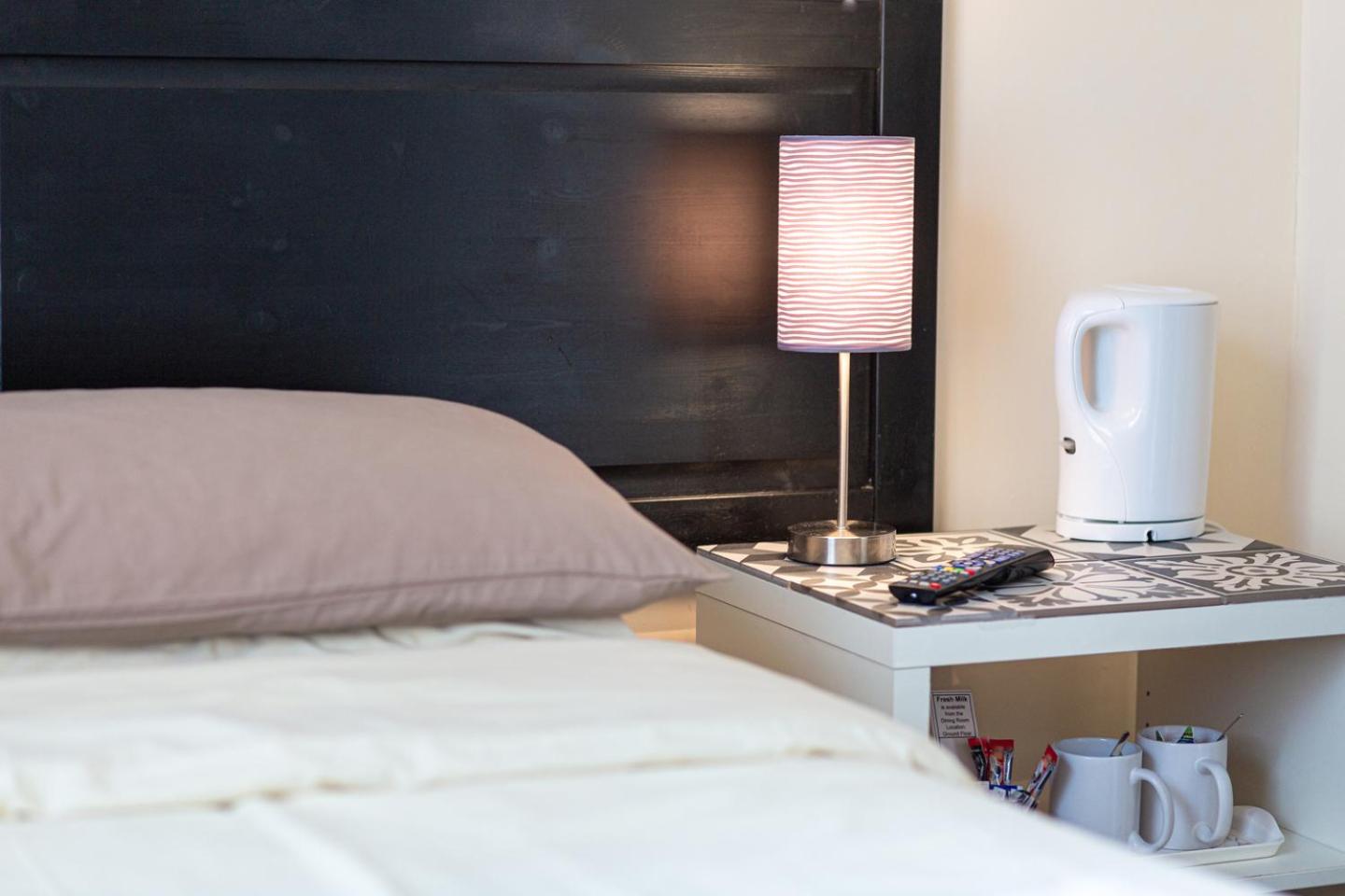 Double Room with Private Bathroom - Photo 10
