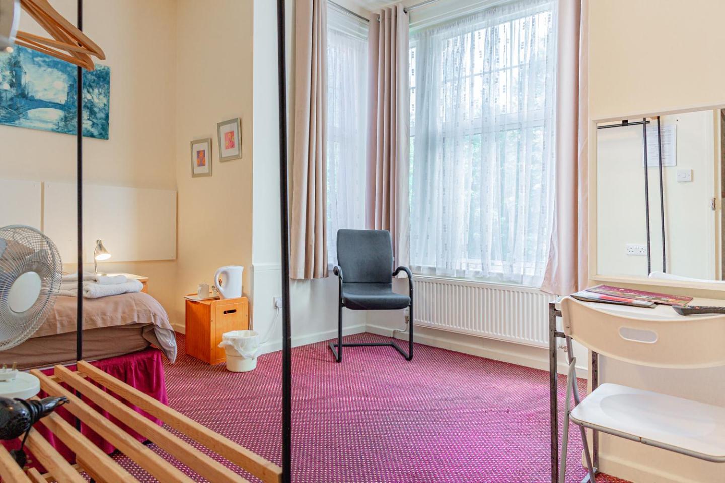 Standard Double Room - Photo 4