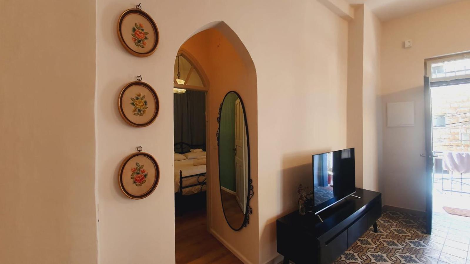 One-Bedroom Apartment - Photo 8