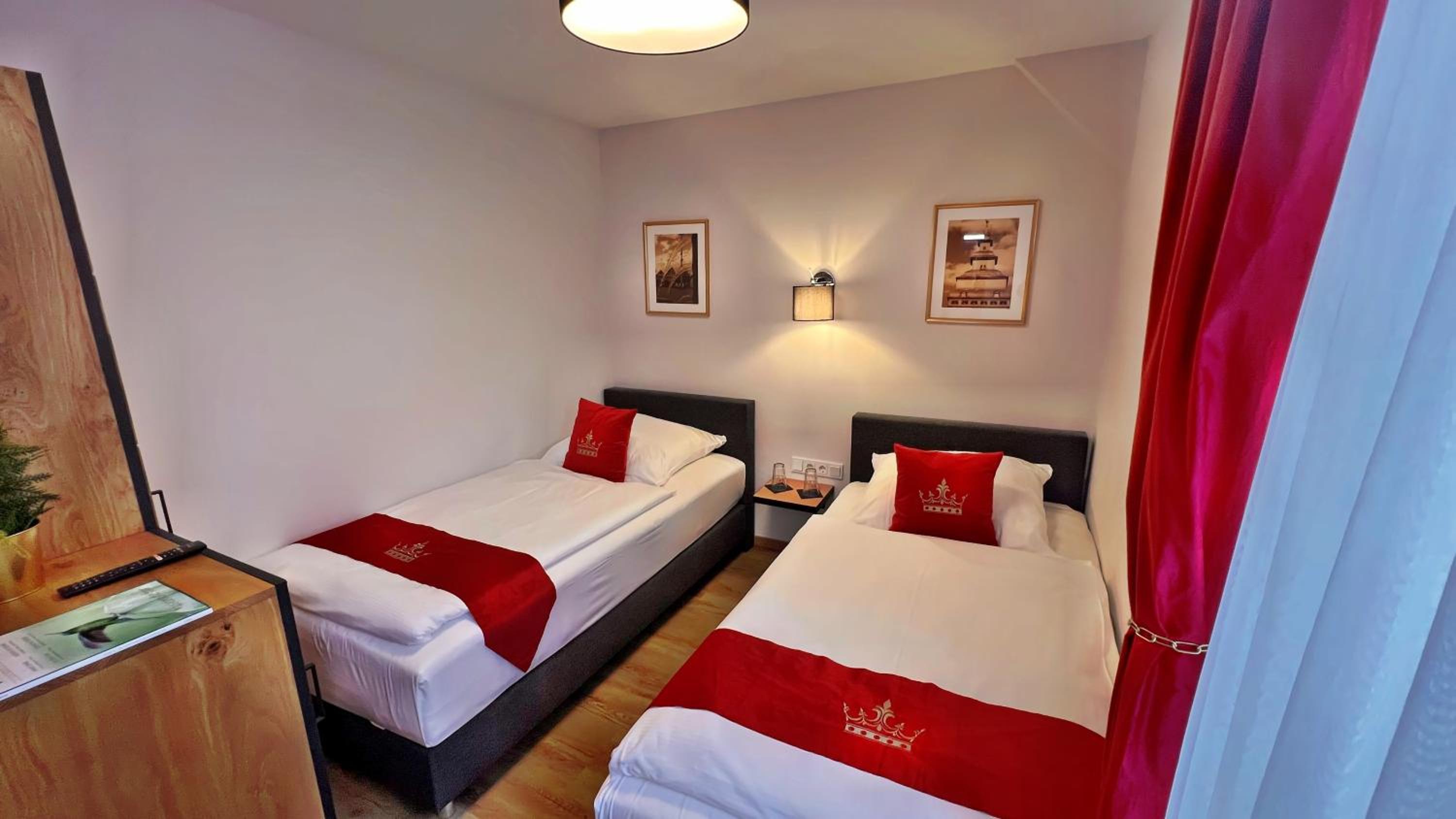 Twin Room - Photo 6
