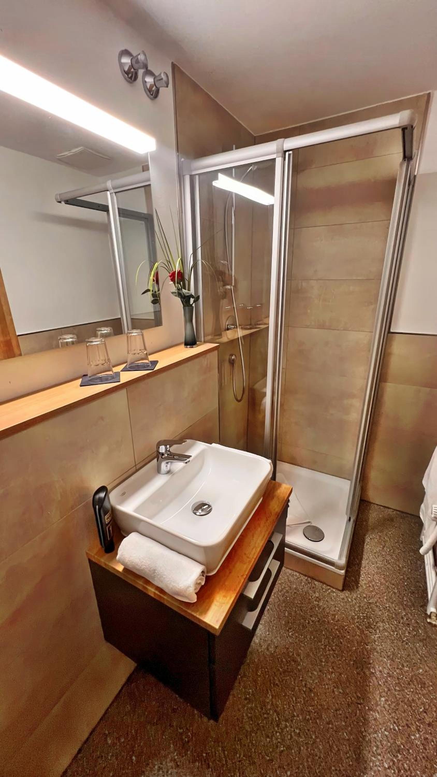 Twin Room - Photo 4