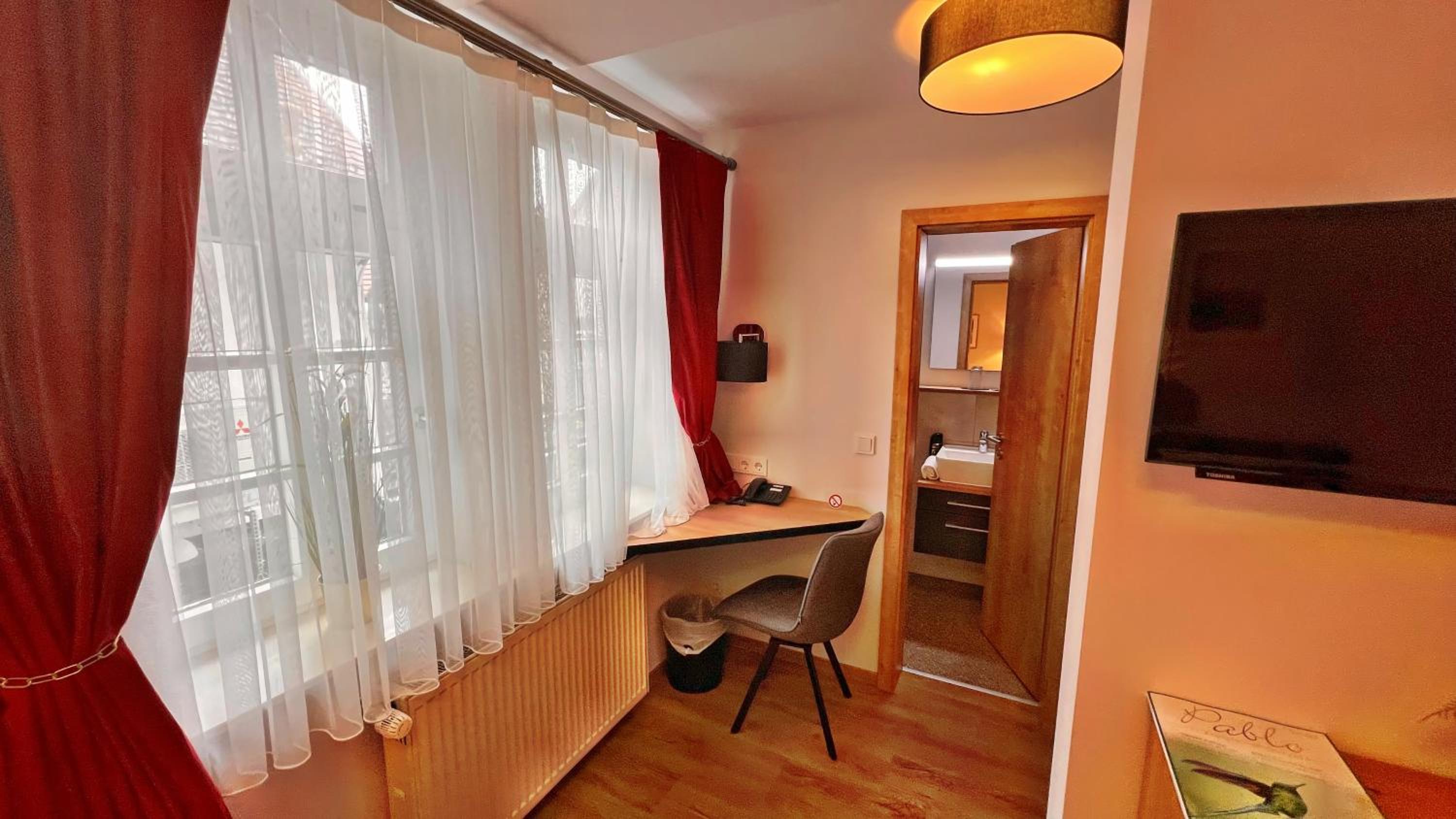 Twin Room - Photo 3