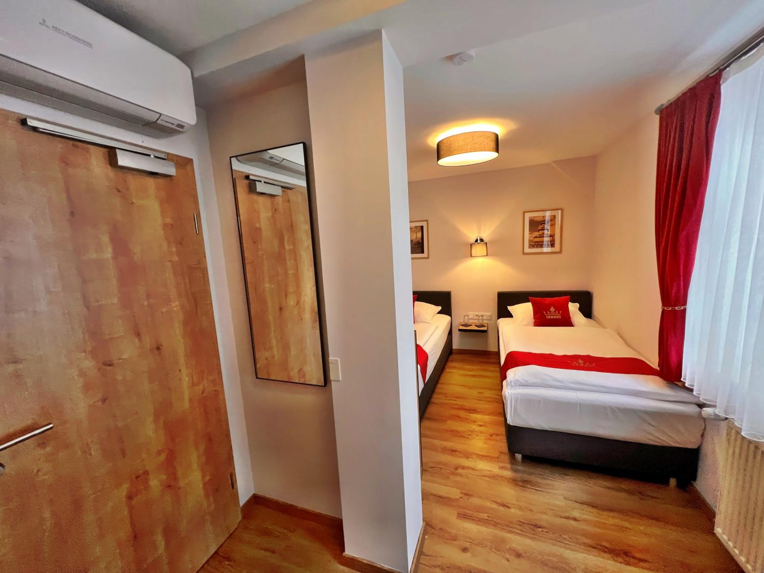 Twin Room - Photo 2