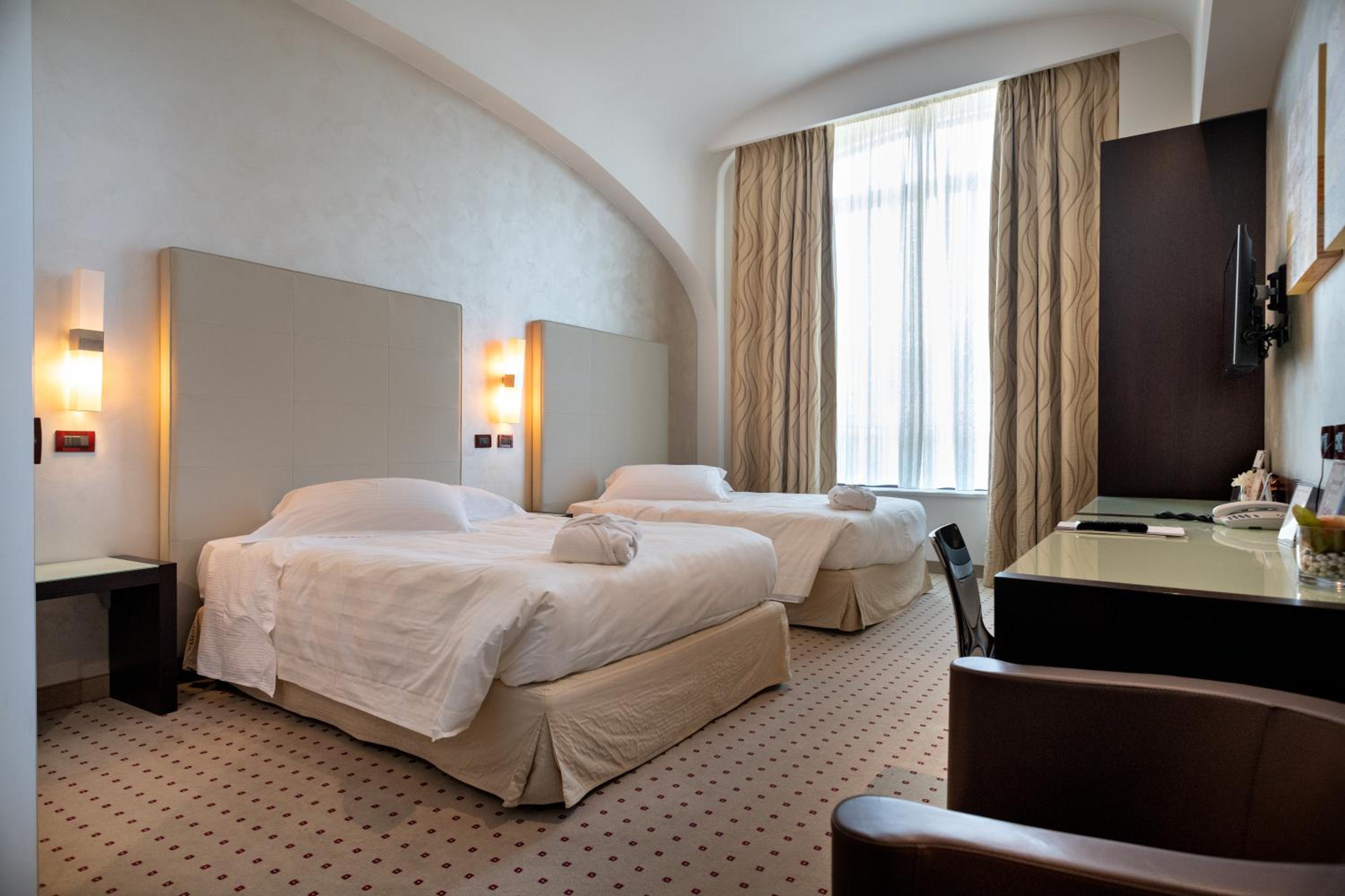 Executive Twin Room - Photo 1