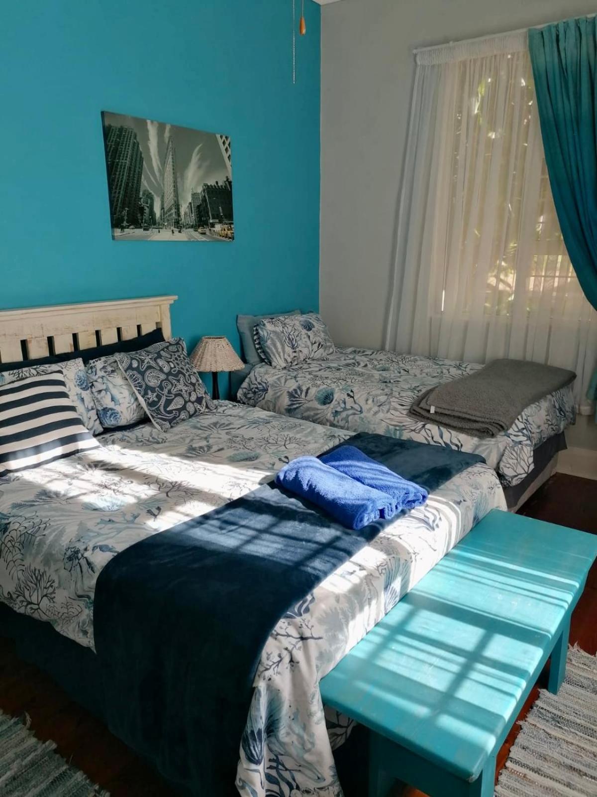 Basic Triple Room with Shared Bathroom