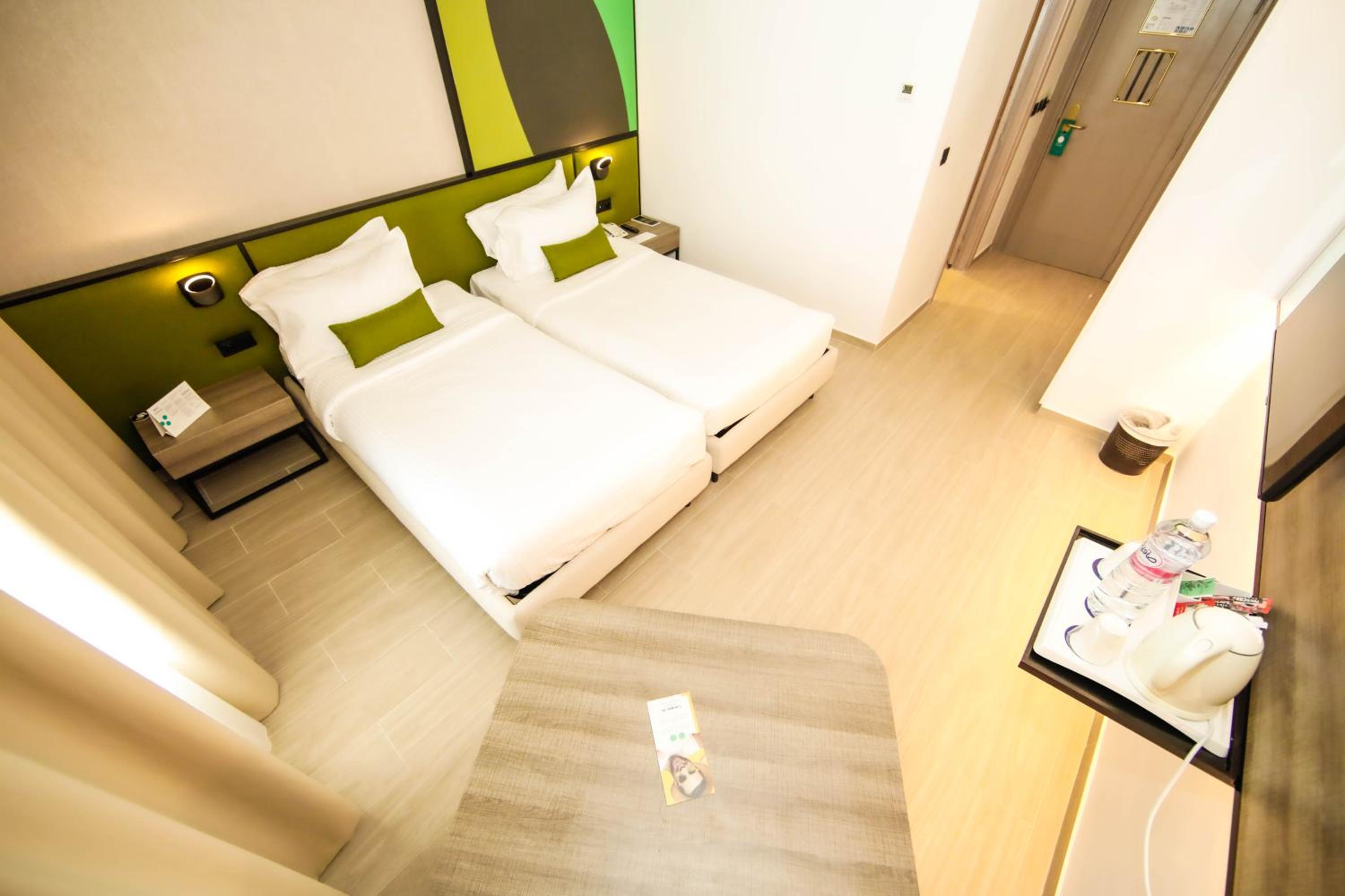 2 Single Beds