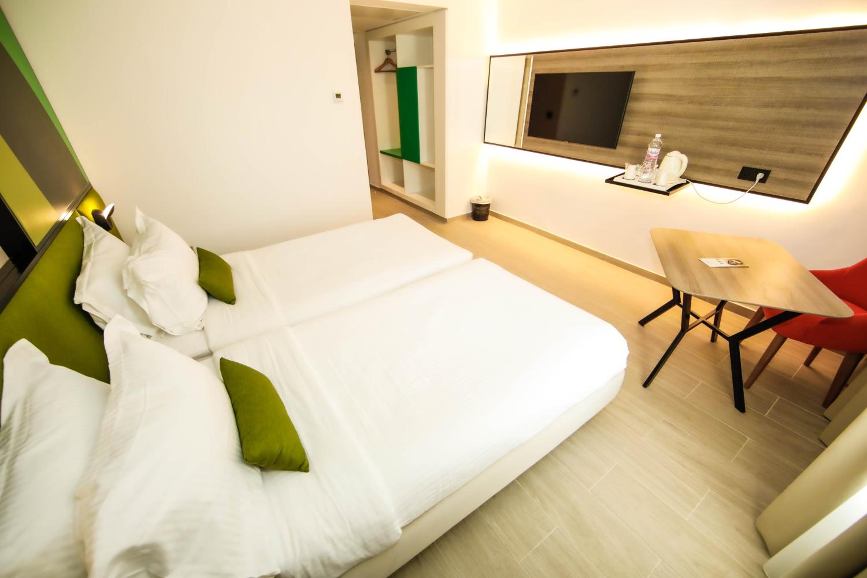 2 Single Beds